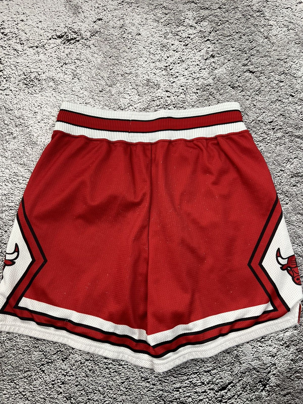 Champion × NBA × Vintage VTG 90’s Chicago Bulls NBA Michael Jordan champion shorts Size US 32 / EU 48 - 6 Thumbnail