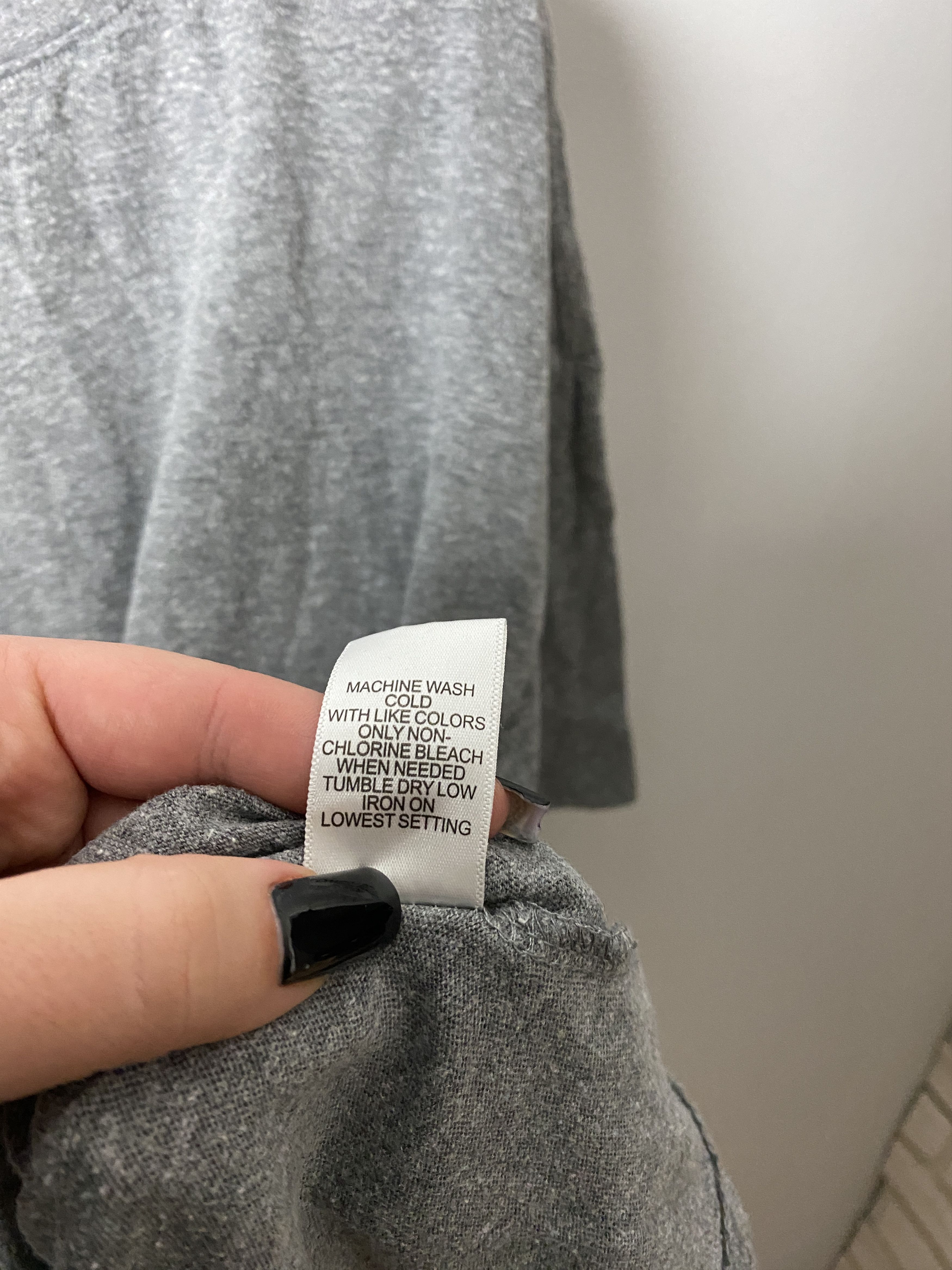 Essentials Essentials Fear of God t-shirt tee basic small logo Size US L / EU 52-54 / 3 - 6 Thumbnail