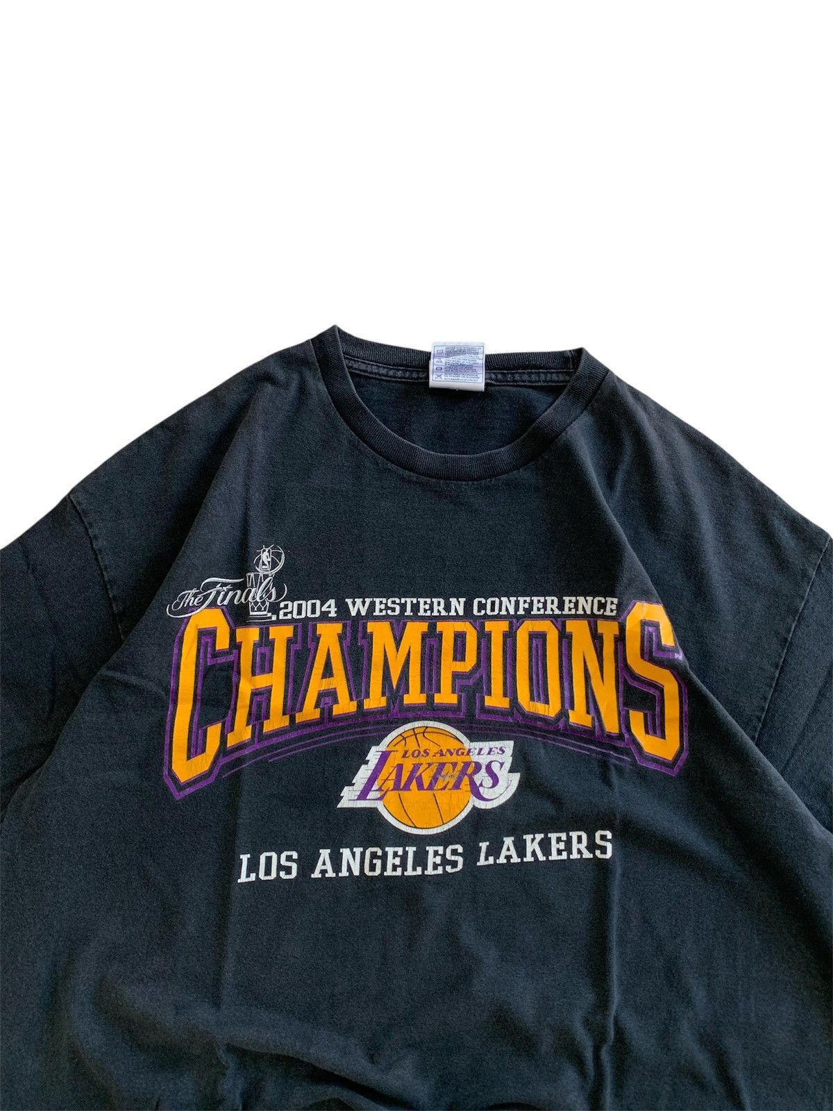 Vintage Vintage Lakers 2004 West Champs Faded Tshirt Size US XL / EU 56 / 4 - 3 Thumbnail