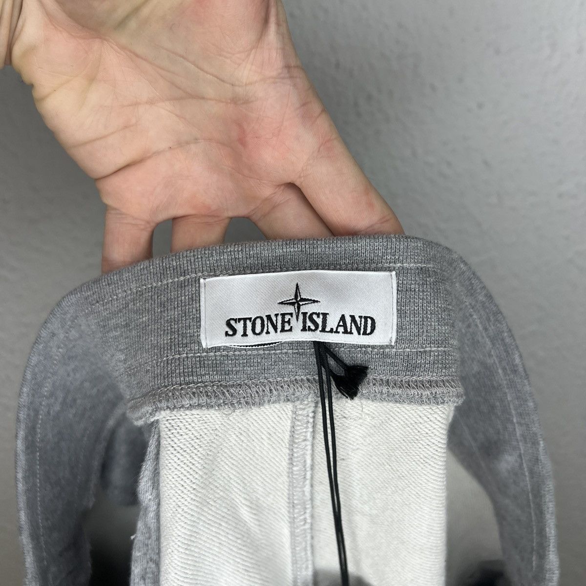 Stone Island Stone Island Bermuda Fleece Shorts Pants Trousers Grey Size US 34 / EU 50 - 10 Thumbnail