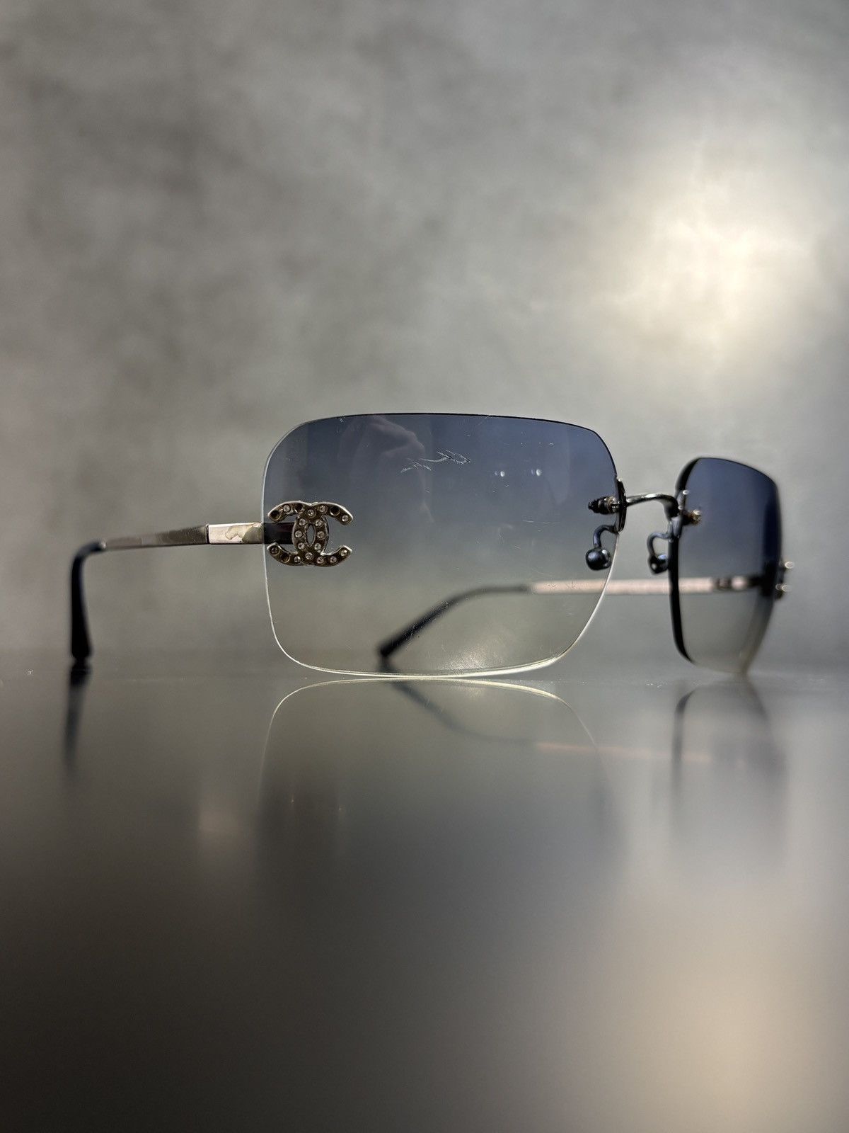 小物 00s CHANEL rimless sunglasses y2k Chanel Chanel 00s Futuristic Runway Rimless Vintage Y2K