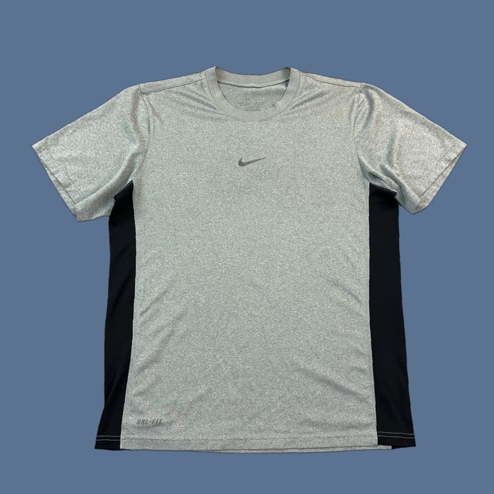 Nike Nike Dri-Fit Shirt Mens Small Gray Black Center Swoosh Running Active Lightweight Size US S / EU 44-46 / 1 - 1 Thumbnail