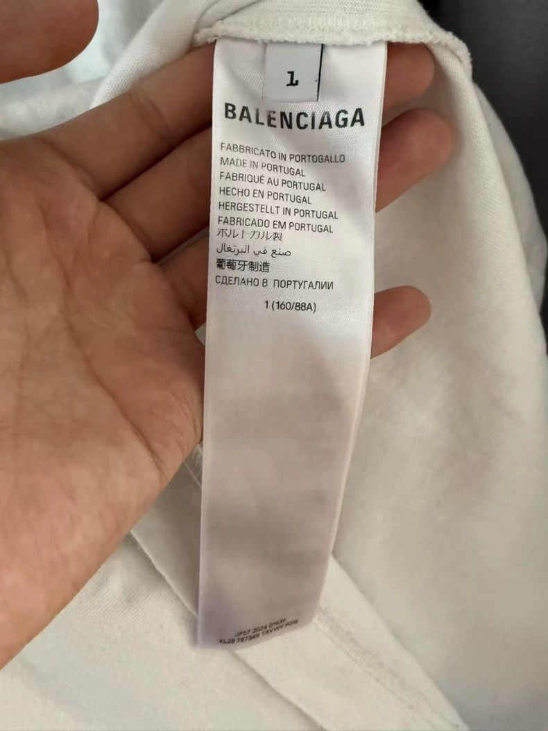 Balenciaga Balenciaga Football Short Sleeve White Size US S / EU 44-46 / 1 - 4 Thumbnail