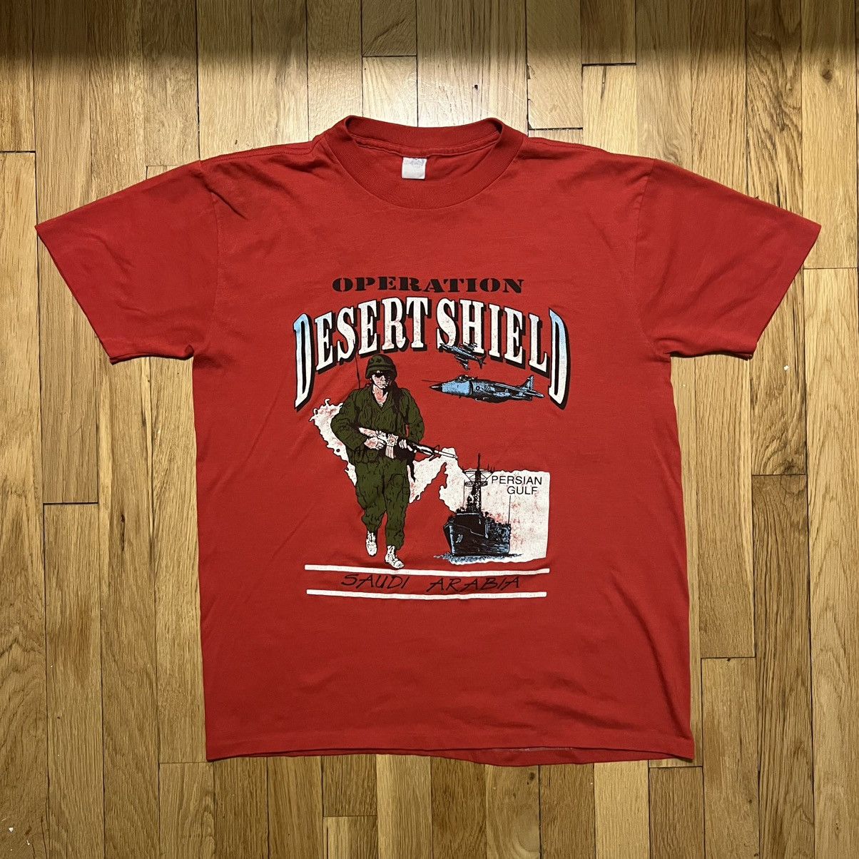 Other Vintage Operation Desert Shield Red Large T Shirt Size US L / EU 52-54 / 3 - 1 Thumbnail