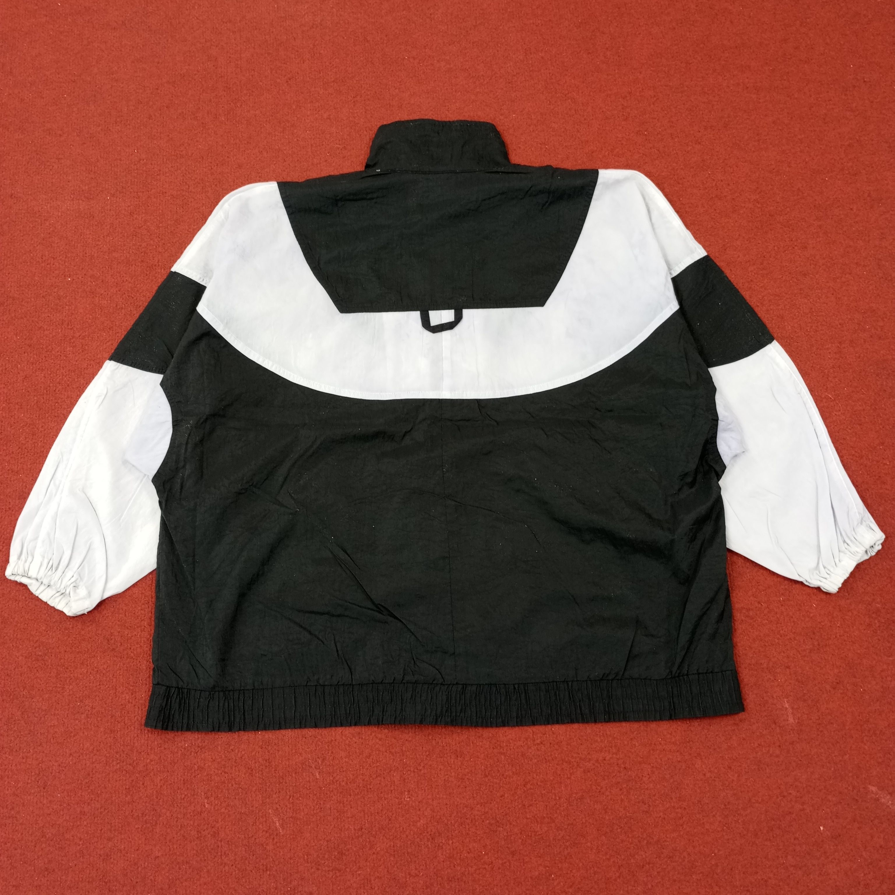 Nike × Vintage Nike Small Logo Design Windbreaker Jacket c232n5 Size US XL / EU 56 / 4 - 3 Thumbnail