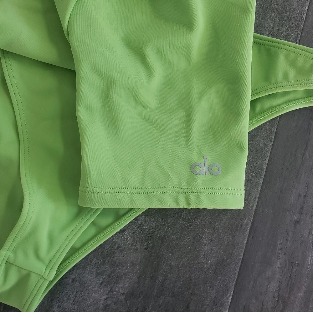 Designer Green Apple ALO Yoga Body Wave Monokini Size ONE SIZE - 6 Thumbnail