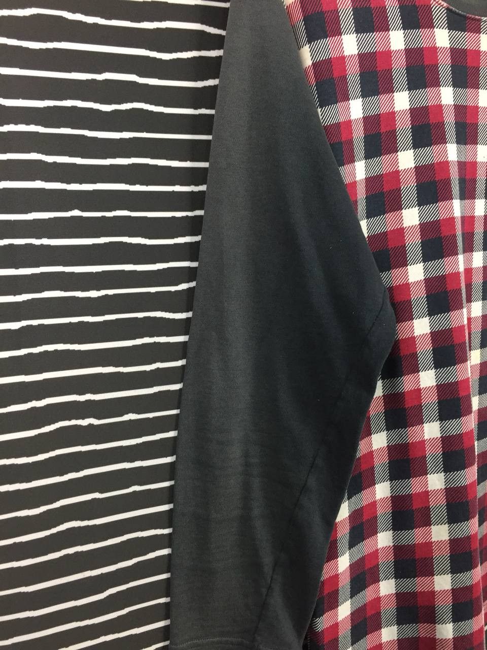 Uniqlo Uniqlo Men's XL Plaid Front Hybrid Long Sleeve Tee Size US XL / EU 56 / 4 - 4 Thumbnail