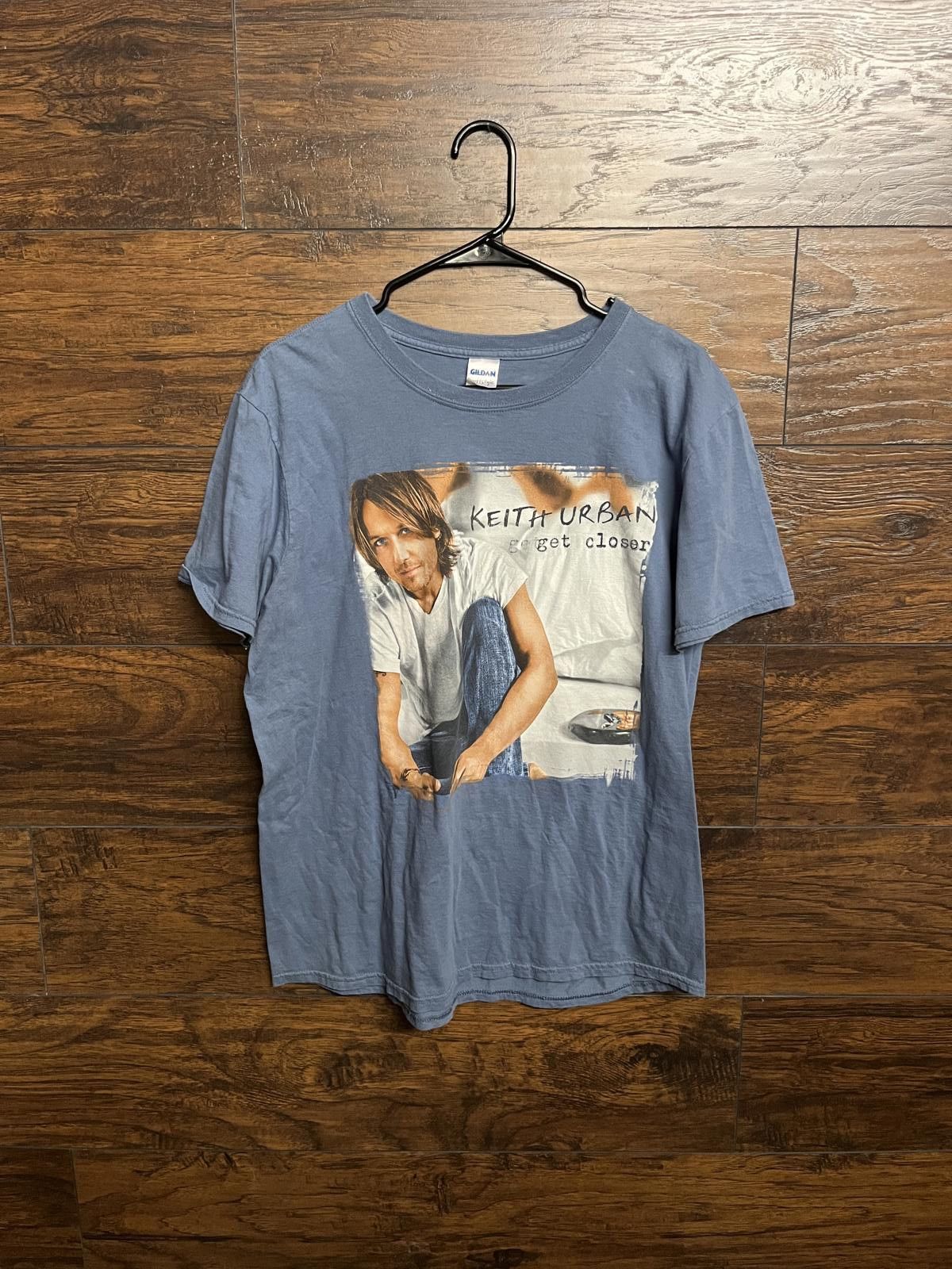 Designer Keith Urban Tour Tee - Get Closer 2011 World Tour T-shirt -L Size US L / EU 52-54 / 3 - 1 Thumbnail