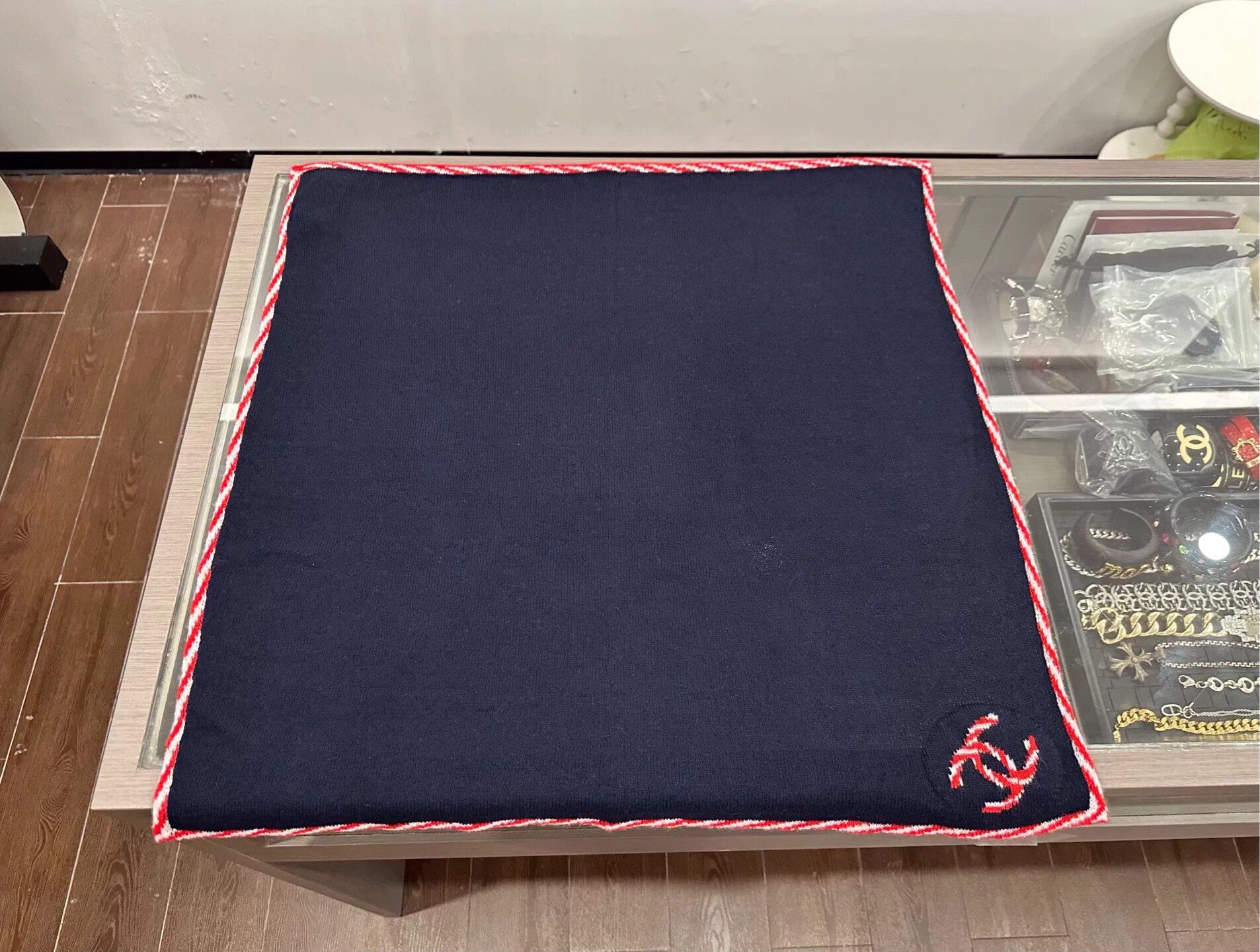 Chanel CHANEL Red & White Navy Cashmere Double C Scarf Size ONE SIZE - 4 Thumbnail