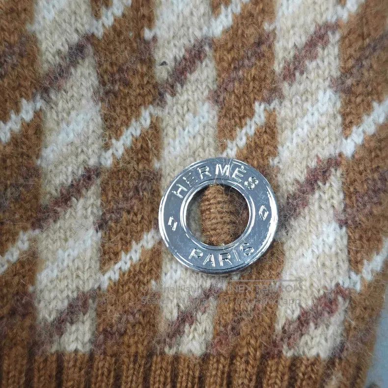 Hermes Hermes Gray Beige Houndstooth Cashmere Metal Logo Sweater Size XS / US 0-2 / IT 36-38 - 7 Thumbnail