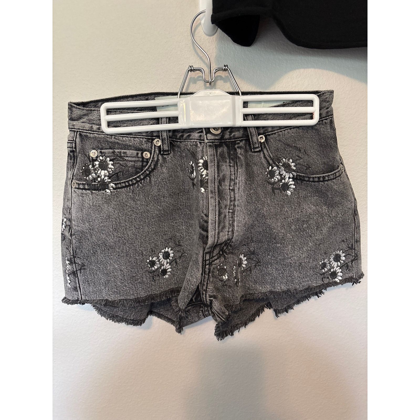 Off-White Off-White Women’s denim high waist daisy shorts 26 Size 26" / US 2 / IT 38 - 1 Thumbnail