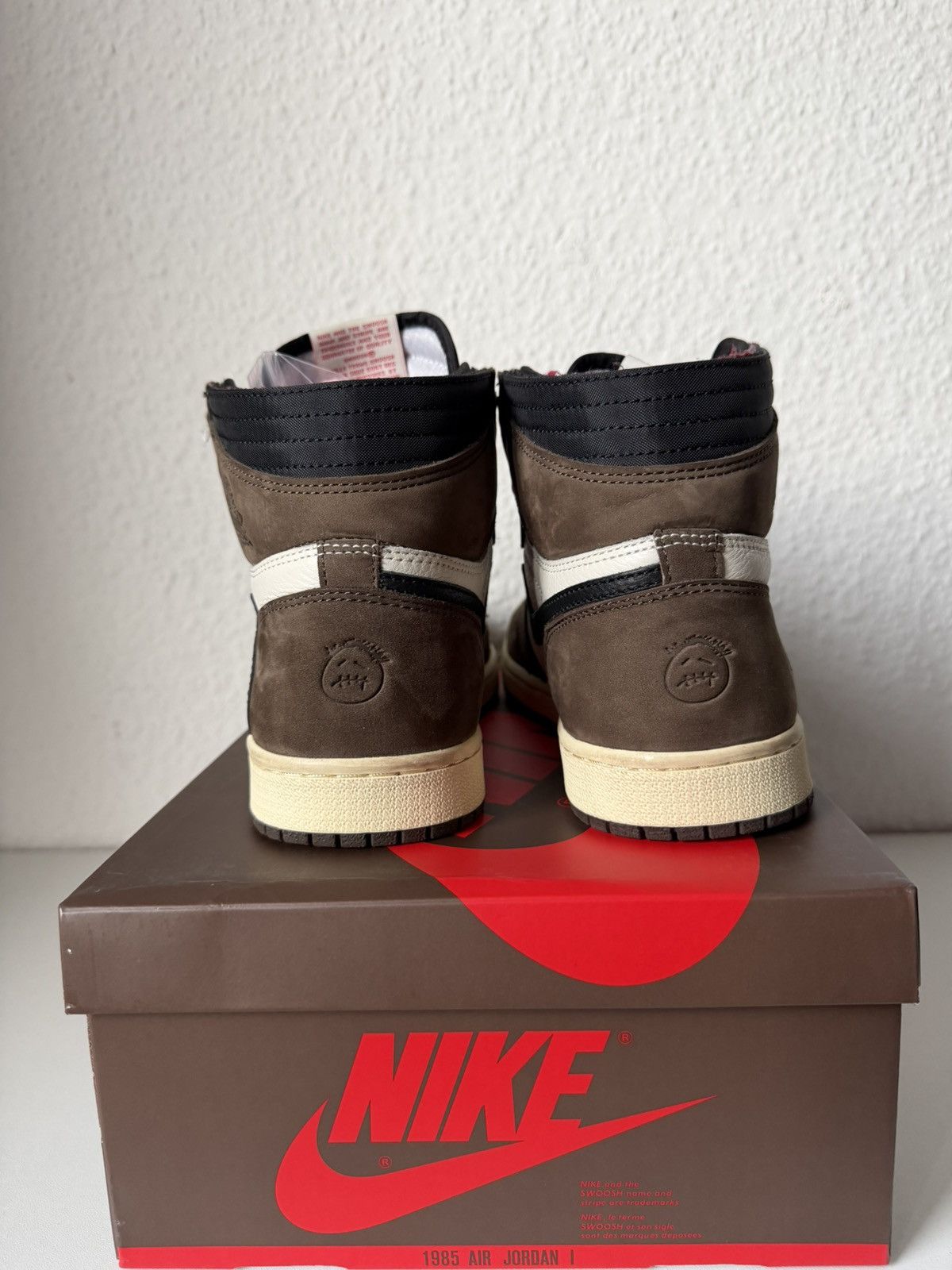 Jordan Brand × Travis Scott Jordan 1 High x Travis Scott mocha Size US 7.5 / EU 40-41 - 8 Thumbnail