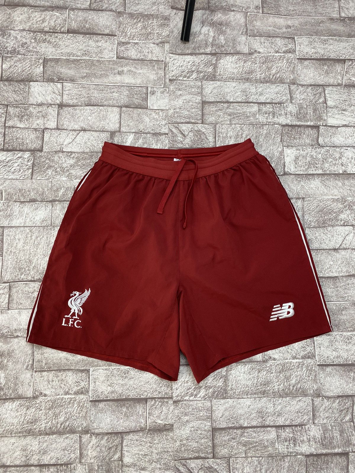 Nike Liverpool Shorts New Balance 2018 Red Home Football Men's Size US 32 / EU 48 - 2 Thumbnail