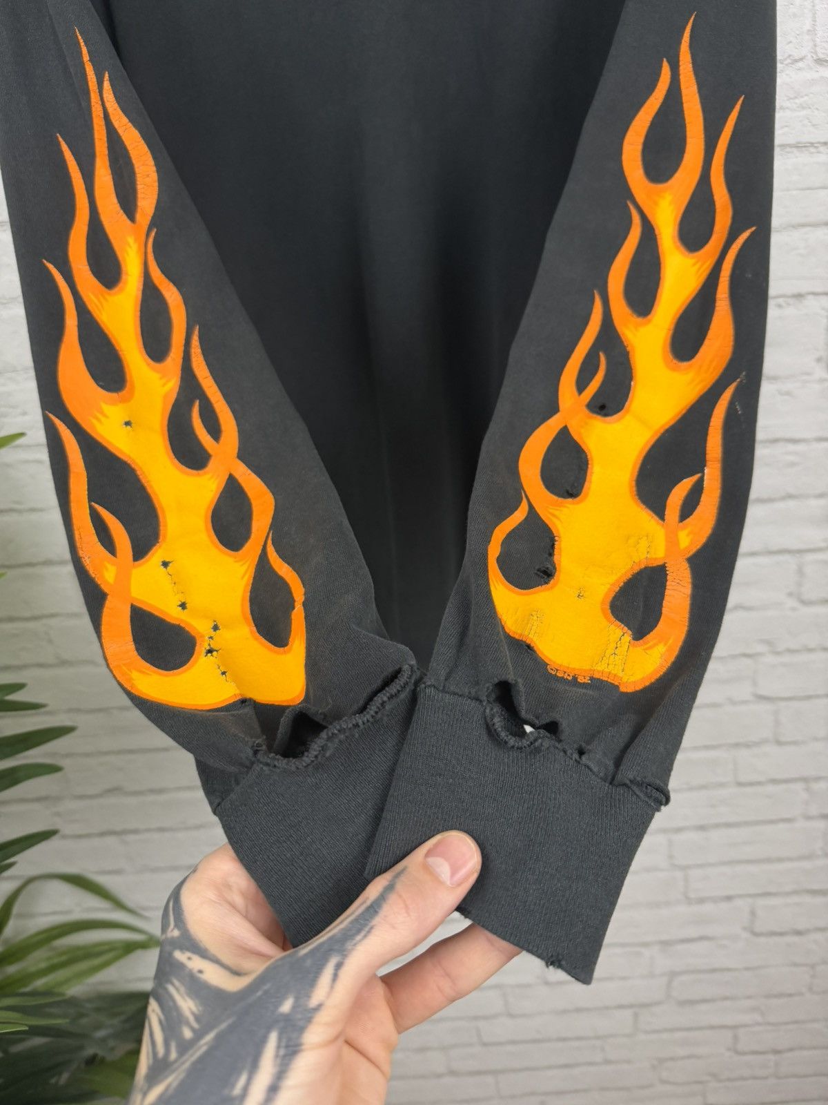 Harley Davidson (M) THRASHED OUT Flames Harley Davidson Long Sleeve T Shirt Size US M / EU 48-50 / 2 - 4 Thumbnail