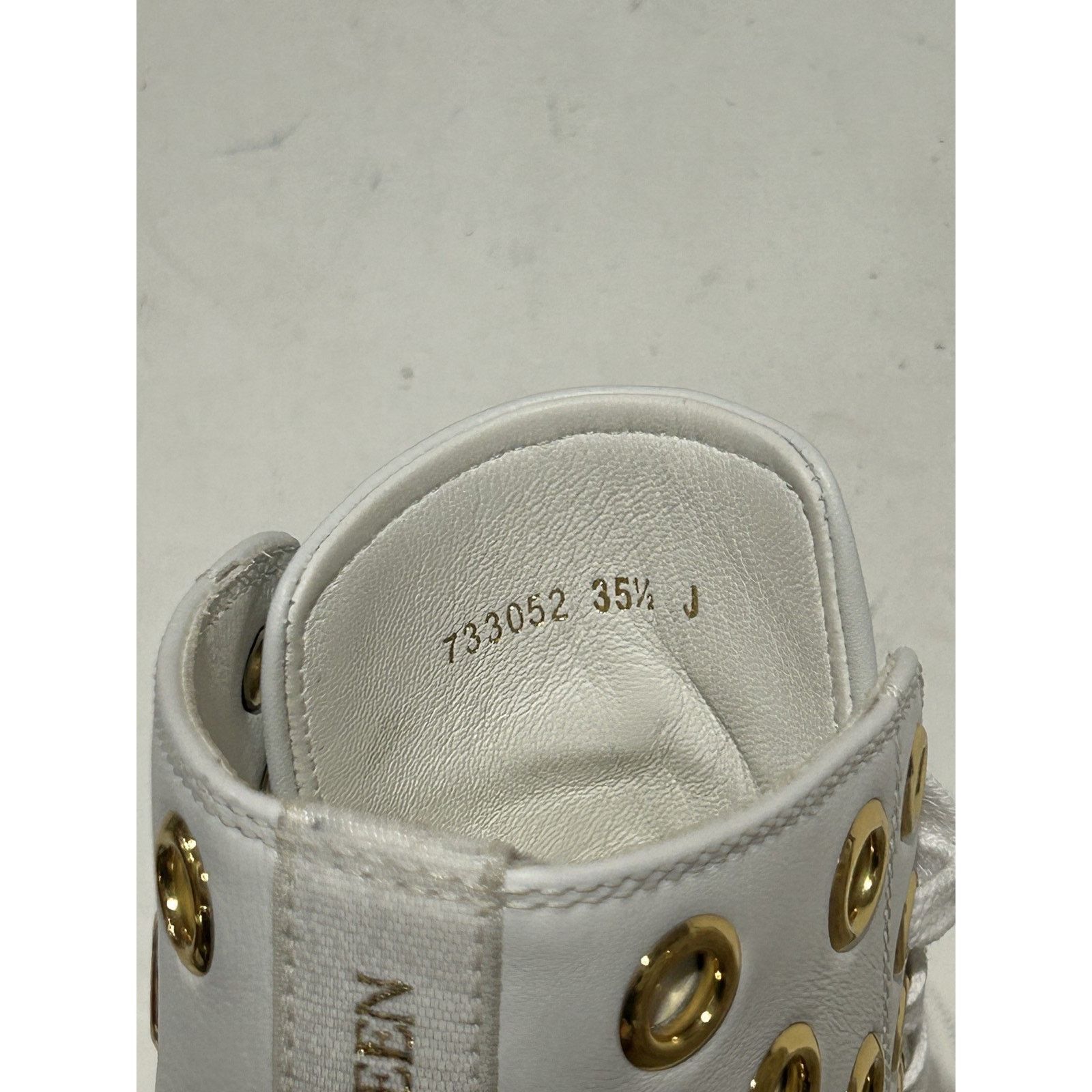 Alexander McQueen ALEXANDER MCQUEEN WHITE CALF LEATHER GOLD GROMMETS SIZE 35.5 Size US 5 / EU 37 - 4 Thumbnail