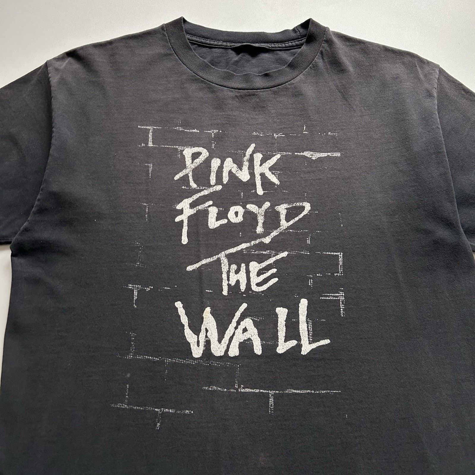Band Tees × Pink Floyd × Vintage Vintage Pink Floyd The Wall T-Shirt Medium Band Faded Black Size US M / EU 48-50 / 2 - 2 Thumbnail