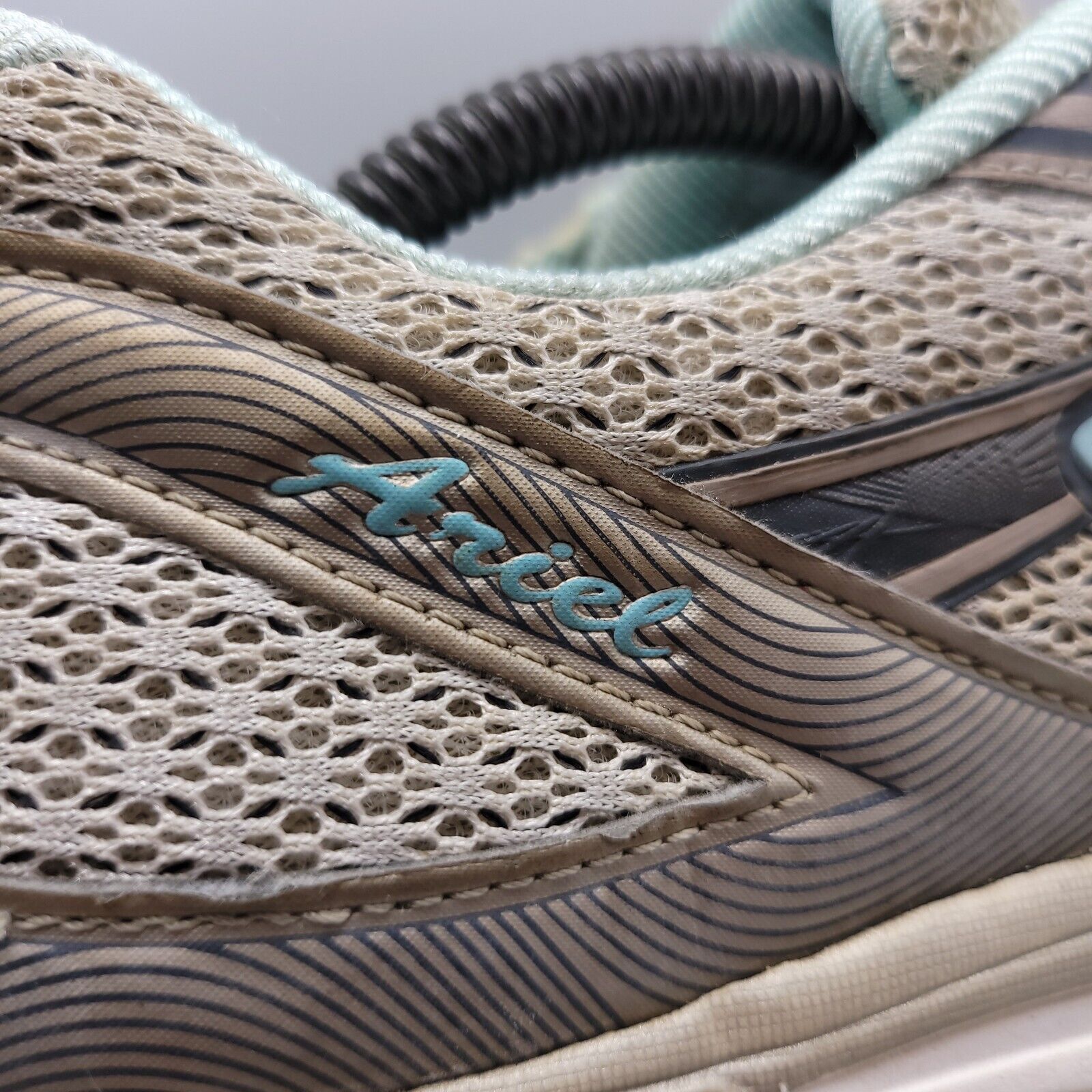 Brooks Brooks Ariel 1 Shoe Womens Size 11.5 1201162B548 White Blue Size US 11.5 / IT 41.5 - 8 Thumbnail