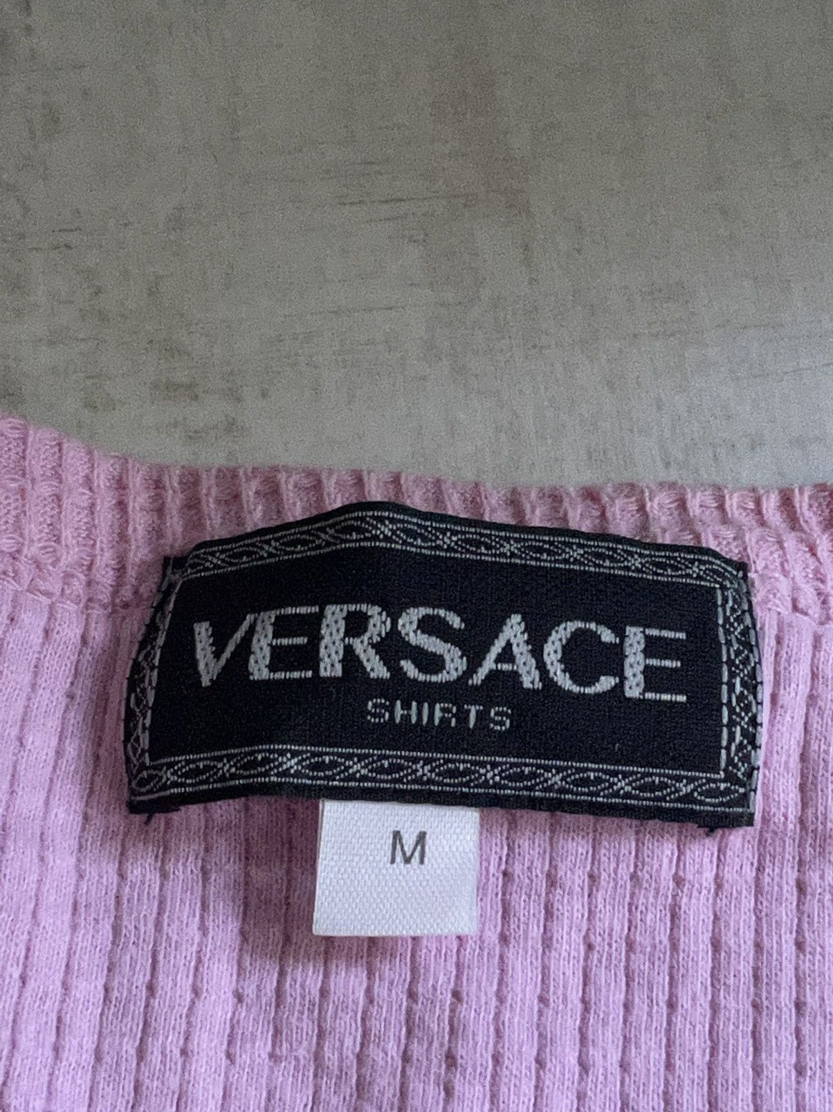 Versace × Vintage Vintage Versace 90’s Pink Waffle T-Shirt Medusa Logo Size US M / EU 48-50 / 2 - 7 Thumbnail