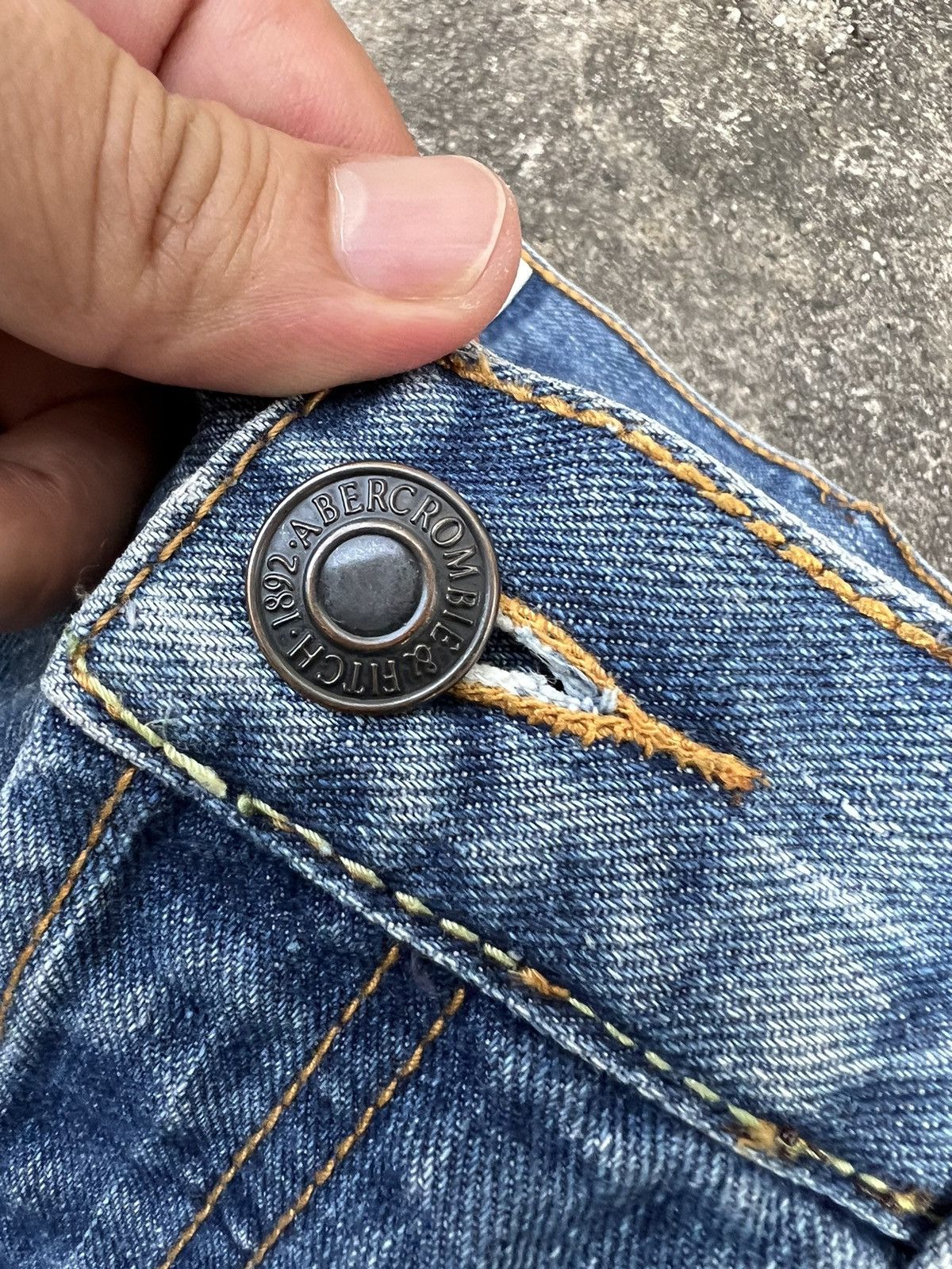 Abercrombie & Fitch × Vintage ABERCROMBIE & FITCH DISTRESSED JEANS Size US 31 - 6 Thumbnail