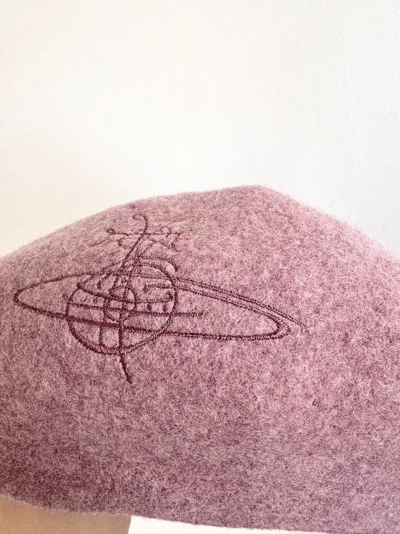 Vivienne Westwood Vivienne Westwood Old pink Saturn beret with plums Size ONE SIZE - 6 Thumbnail