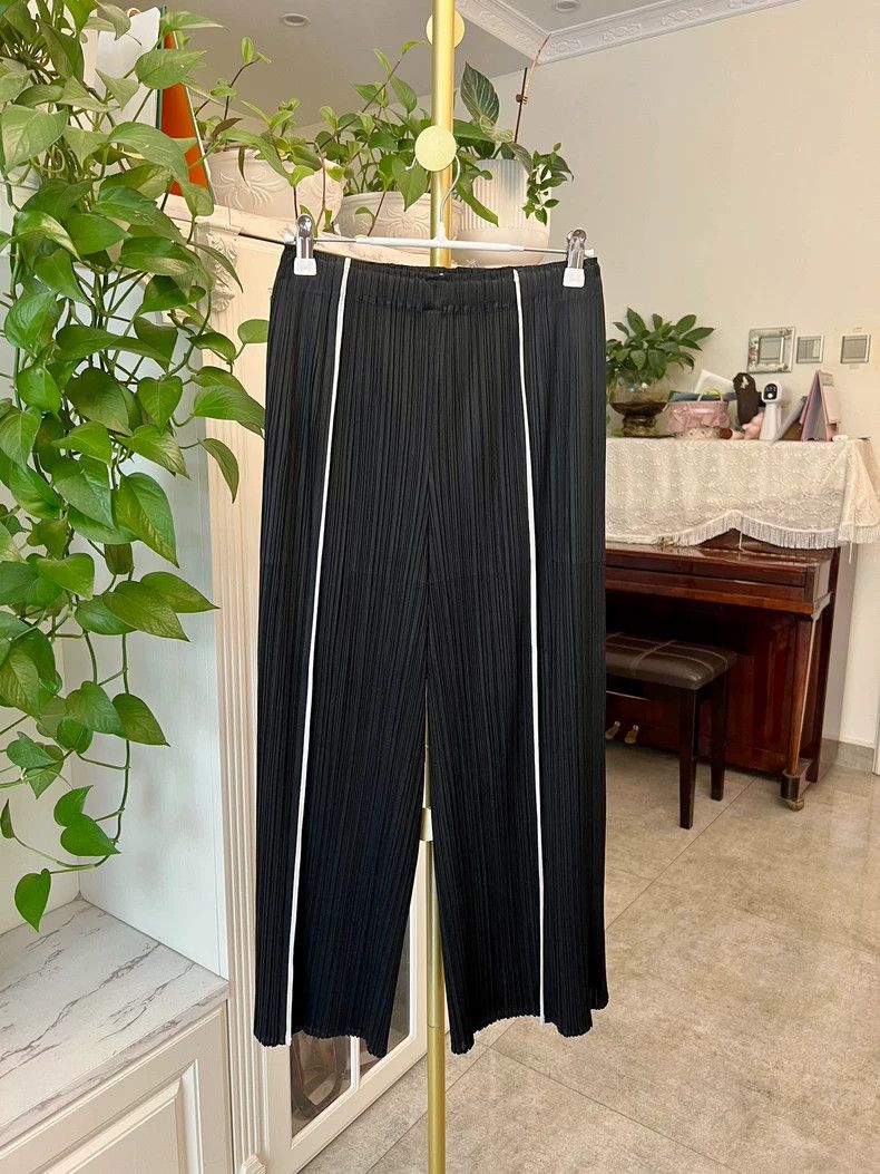 Issey Miyake Issey Miyake size:2 Black pleated pants Size 42" / US 20 - 1 Thumbnail