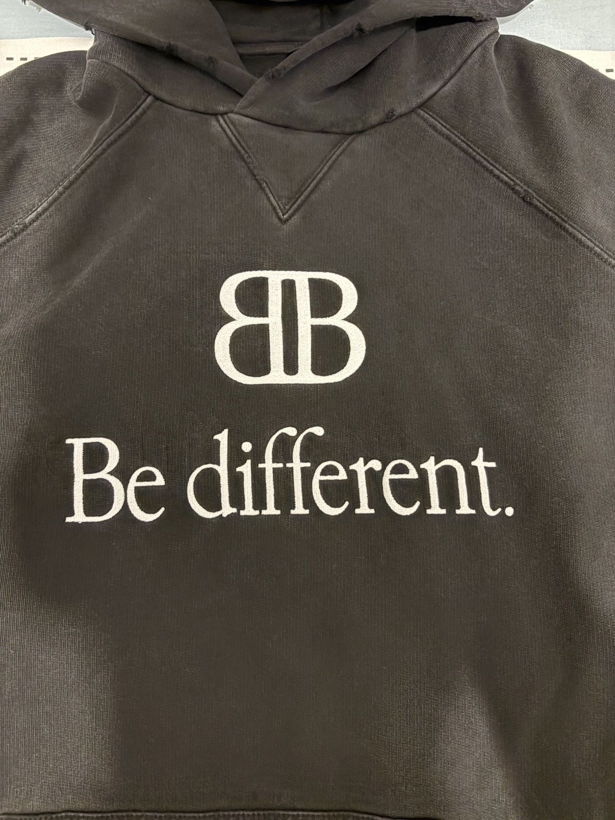 Balenciaga Balenciaga Be Different Apple 2-1 Hoodie Size US L / EU 52-54 / 3 - 2 Thumbnail