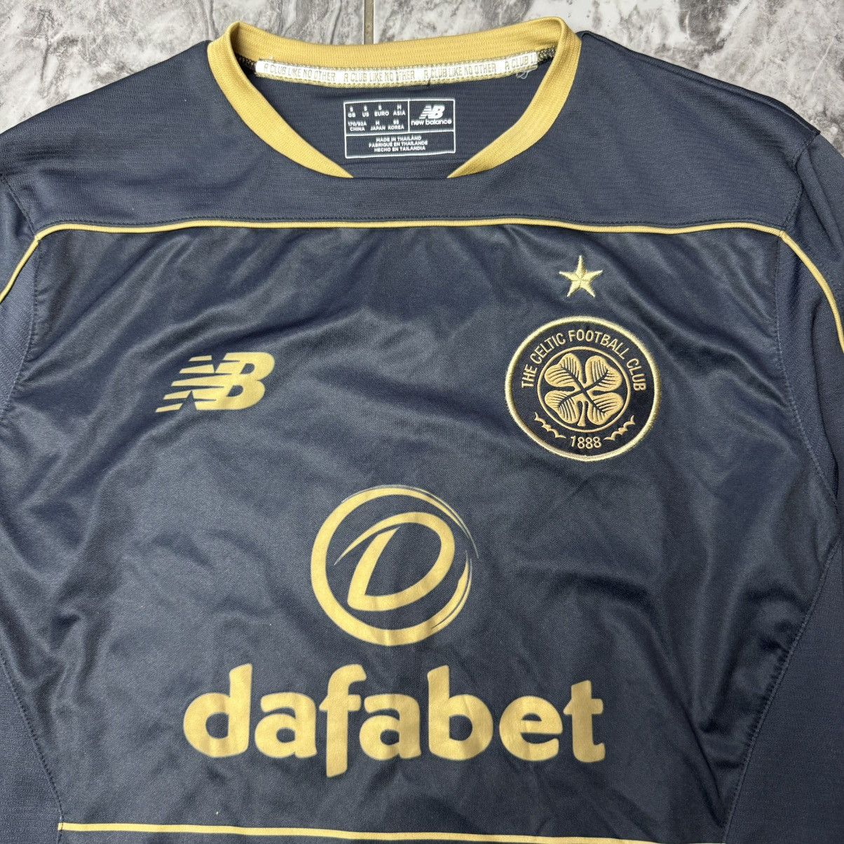 New Balance × Vintage New Balance Celtic 2016-2017 Erik Sviatchenko#28 long sleeve Size US S / EU 44-46 / 1 - 3 Thumbnail