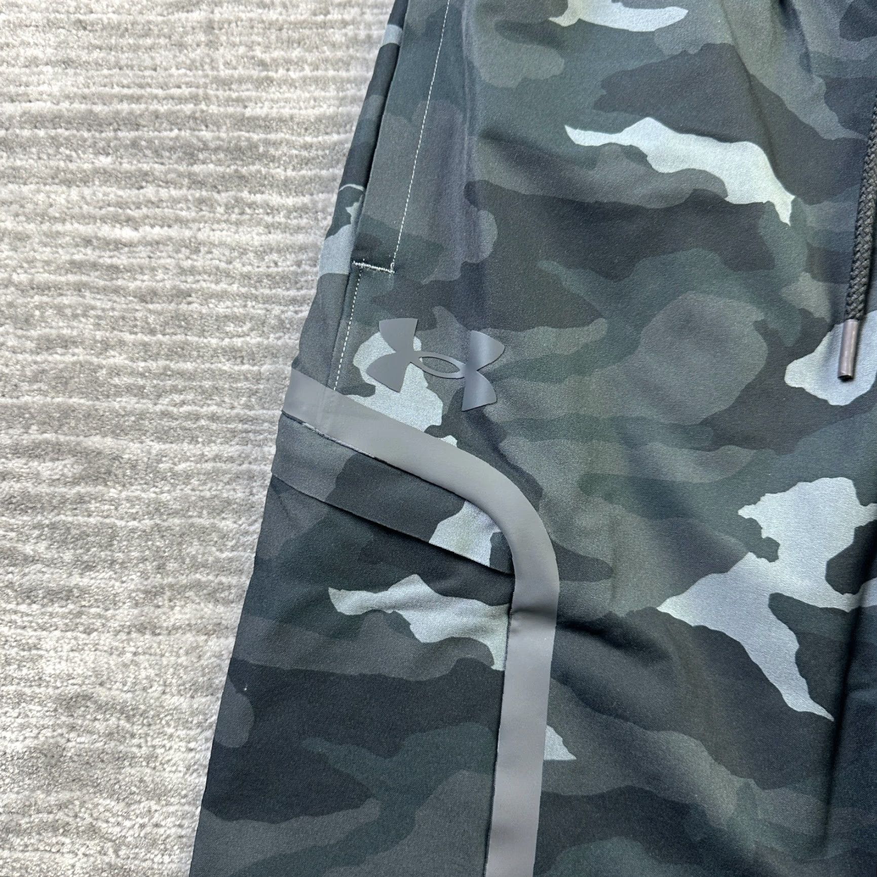 Under Armour Under Armour Shorts Mens Medium Gray Camouflage Gym Training Elite Cargo Size US 28 / EU 44 - 3 Thumbnail