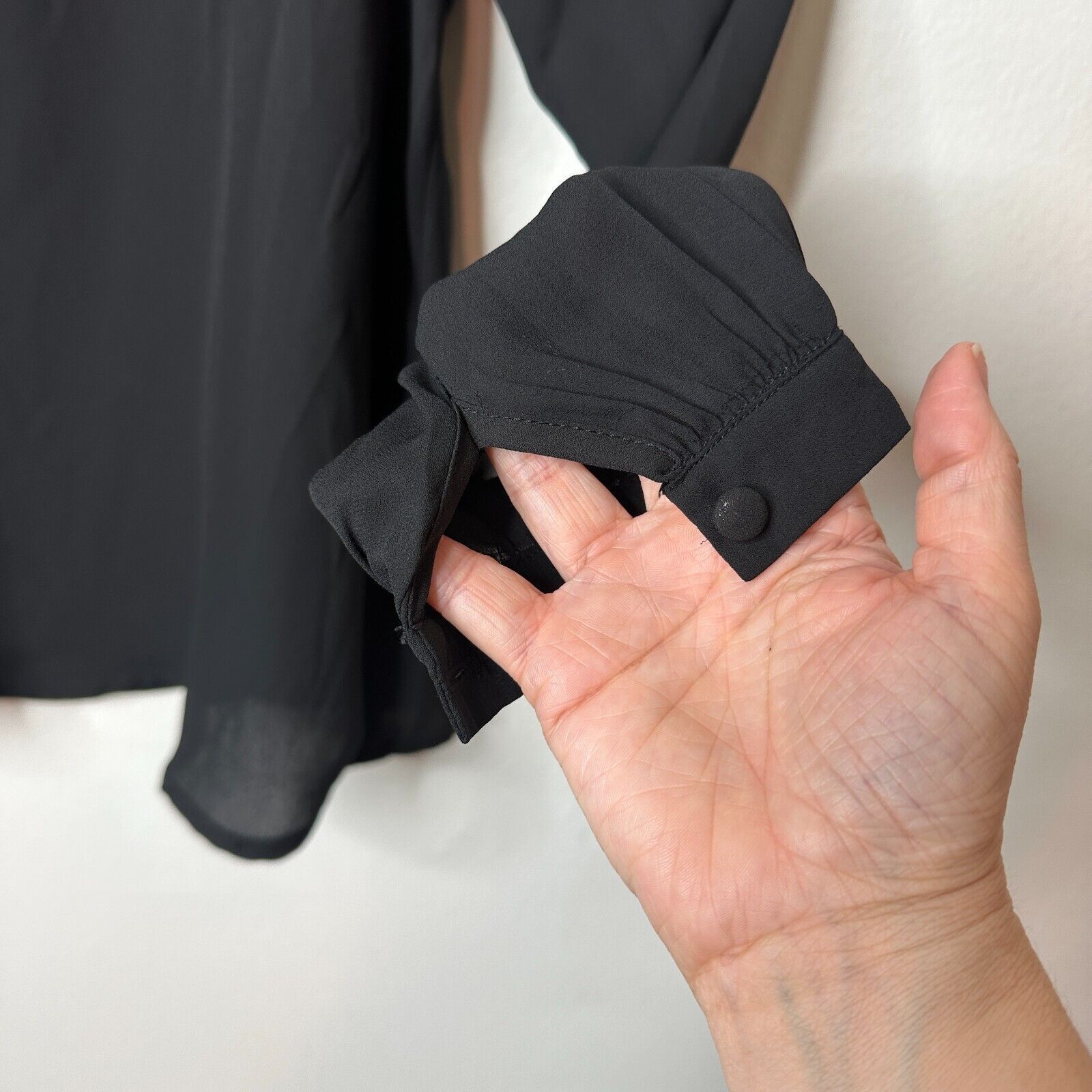 Other Tobi Black Cold Shoulder Long Sleeve V-Neck Keyhole Blouse M Size M / US 6-8 / IT 42-44 - 7 Thumbnail