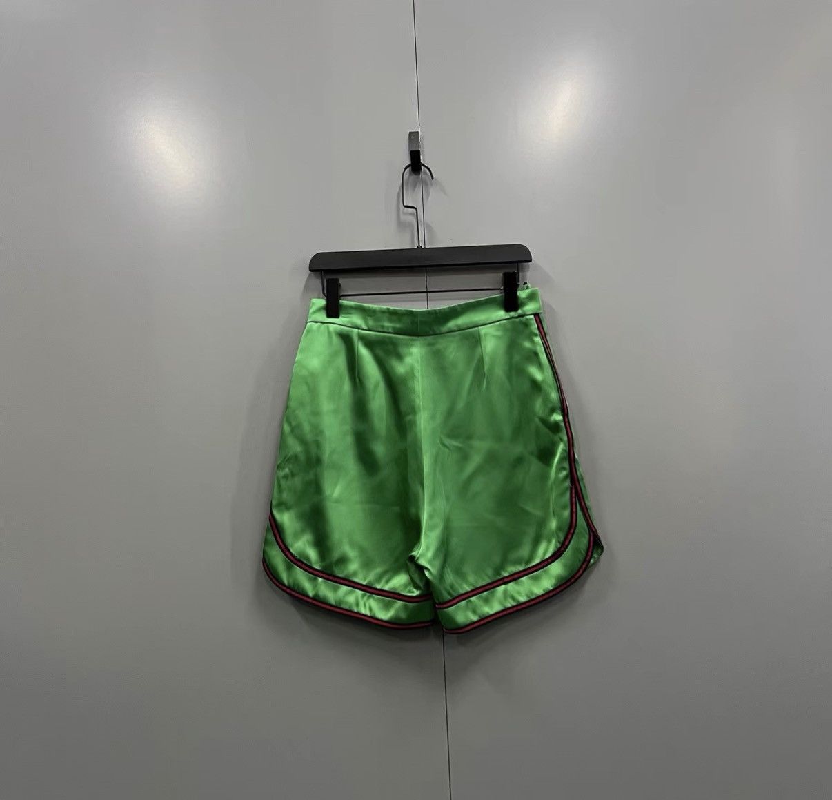 Gucci Gucci Green Shorts J41 Size 27" / US 4 / IT 40 - 2 Thumbnail