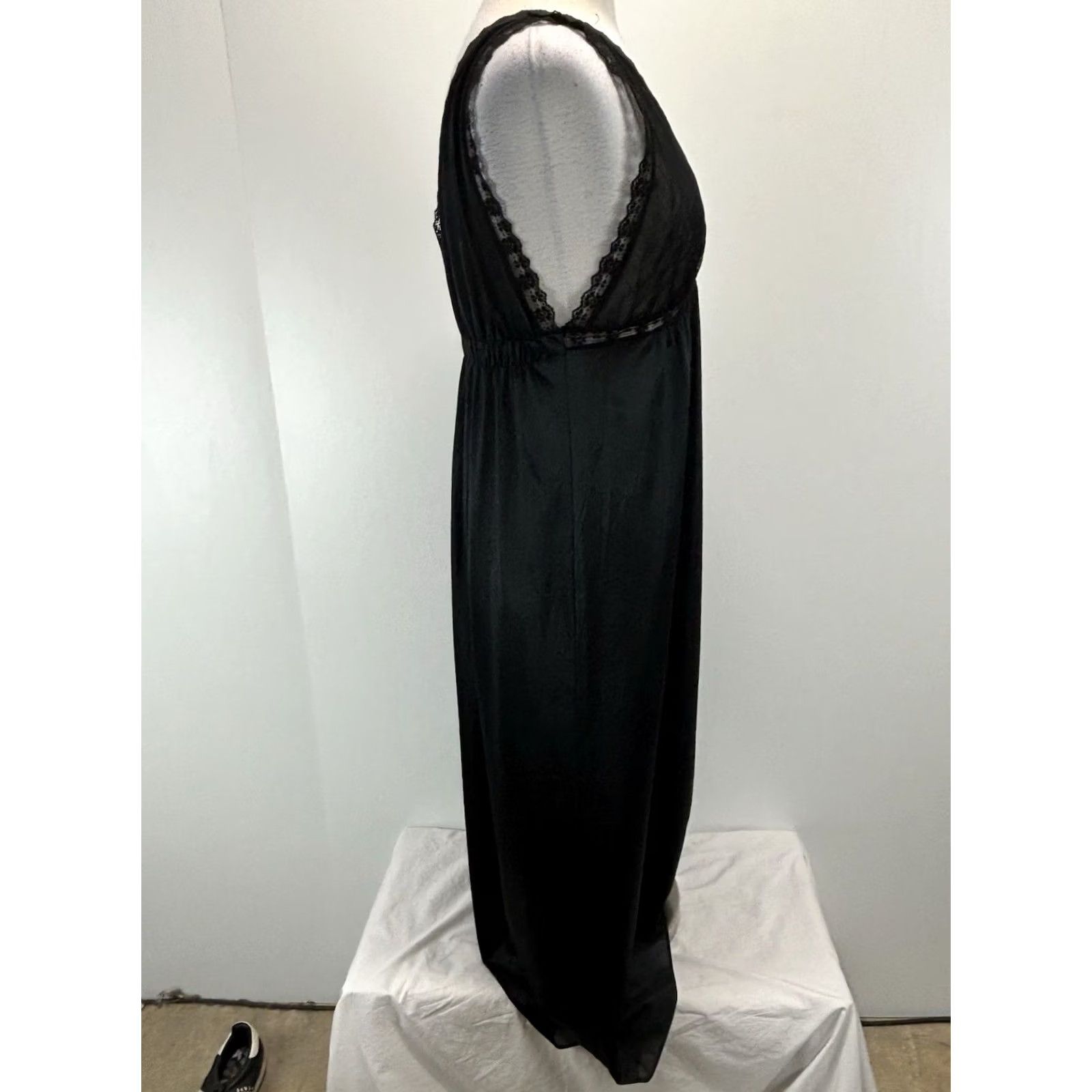 Vintage VINTAGE Deena Nightgown L Black Nylon Lace Trim USA 70s Long Women’s Vtg Made Size ONE SIZE - 4 Thumbnail