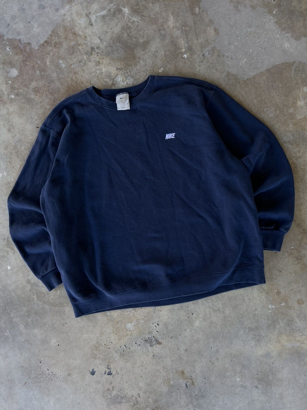 Nike Vintage Nike Silver Bar Navy Essential Swoosh Sweatshirt Size US XXL / EU 58 / 5 - 2 Thumbnail