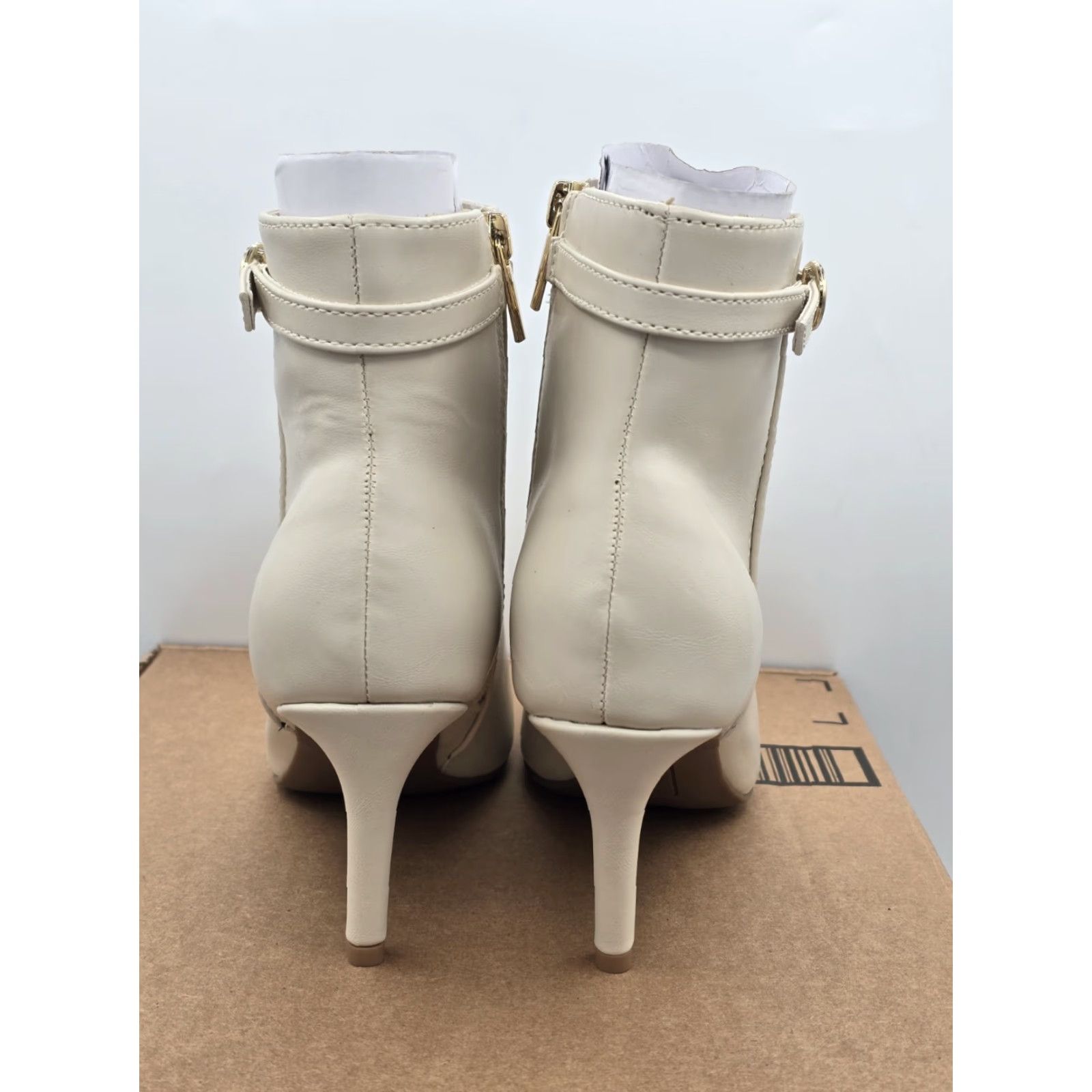 Vintage Bandolino Galayn Boots Womens Size 6.5 M Ivory Ankle White Kitten Heel NWOB 90s? Size US 7 / IT 37 - 6 Thumbnail