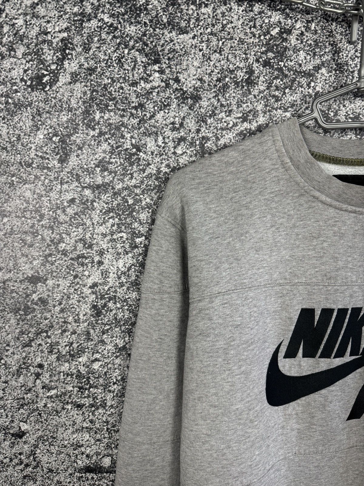 Nike Vintage Nike Air Embroidered Logo Sweatshirt Retro Size M Size US M / EU 48-50 / 2 - 3 Thumbnail