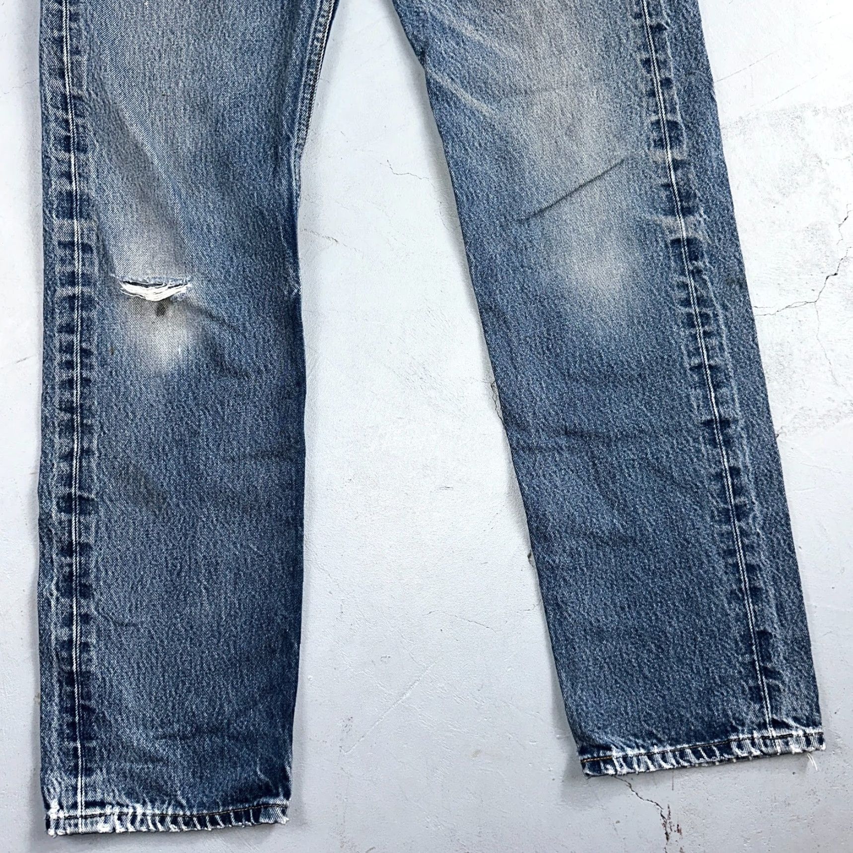 Levi's VINTAGE Levi's 501 Jeans Men Straight Leg 90s USA Blue Cotton Denim Medium Wash 34x38 Size US 34 / EU 50 - 3 Thumbnail