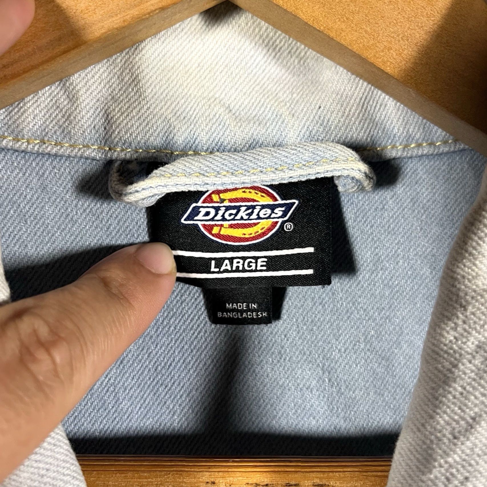 Dickies VINTAGE Dickies Denim Jean Chore Barn Coat Jacket Light Blue Large Men’s denim jacket 90s Vintage Workwear Mens Size US 33 - 3 Thumbnail