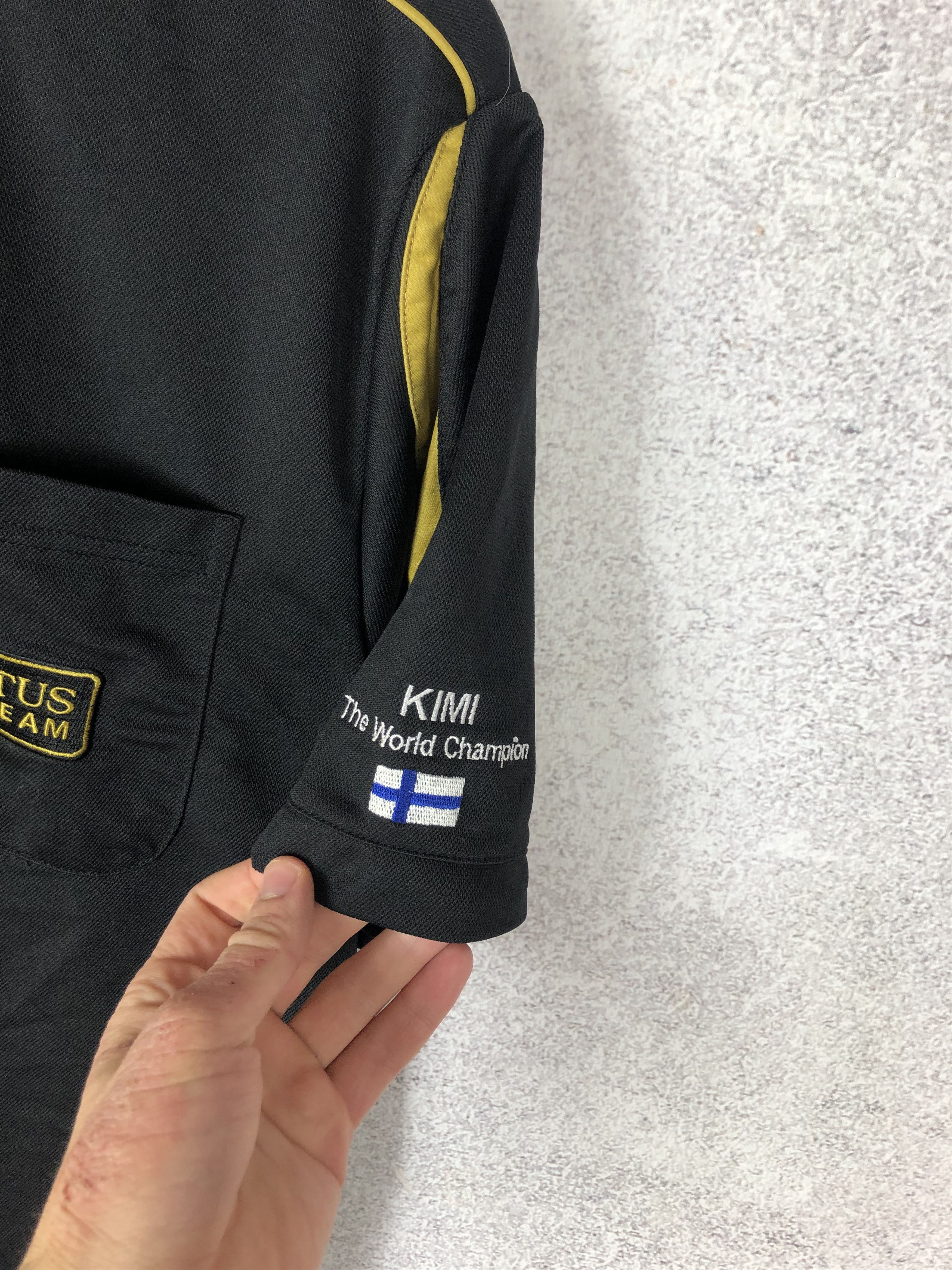 Formula 1 Vintage Lotus Formula 1 Team Kimi Raikkonen Renault T-Shirt Size US XL / EU 56 / 4 - 5 Thumbnail