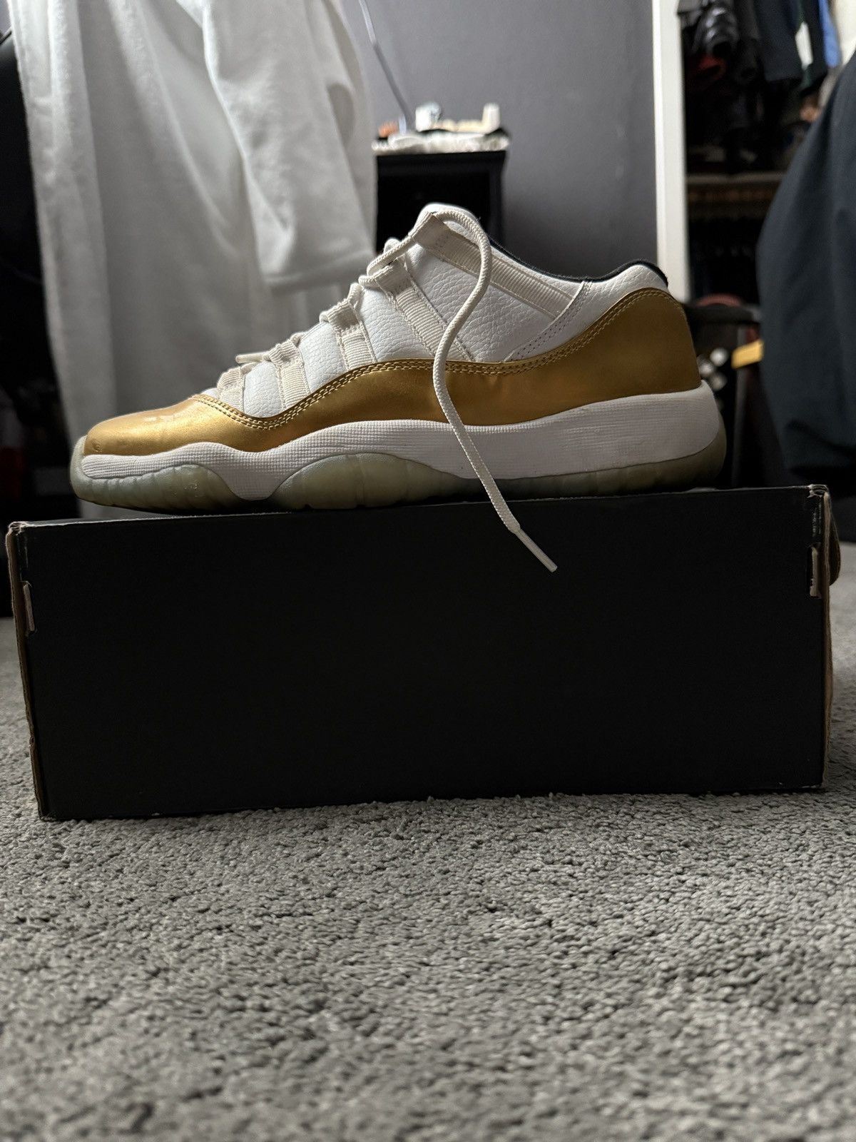 Jordan Brand Jordan 11 closing ceremony Size US 6.5 / EU 39-40 - 2 Thumbnail