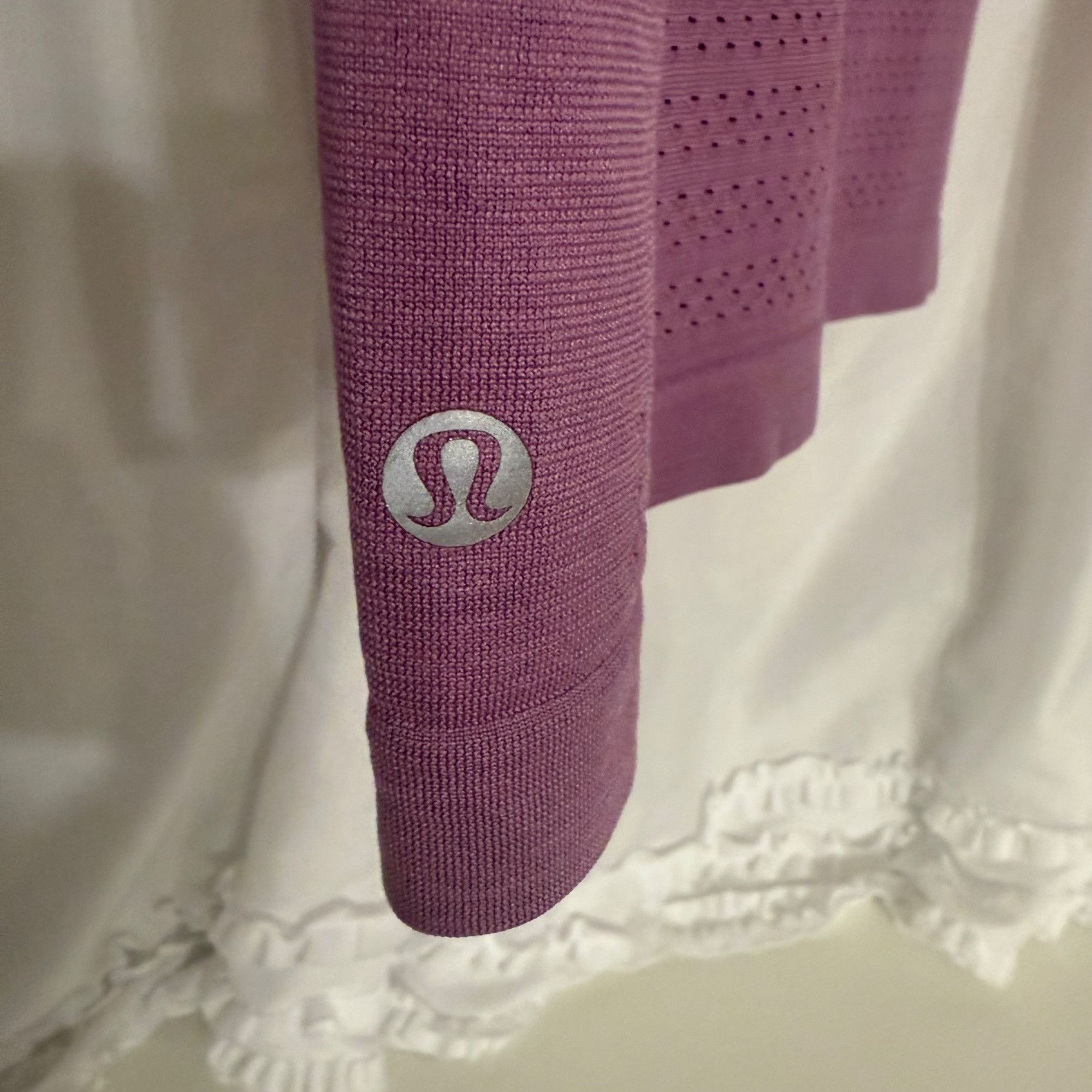 Lululemon Lululemon Swiftly Breathe Wisteria Purple Short Sleeve Shirt Size S / US 4 / IT 40 - 7 Thumbnail