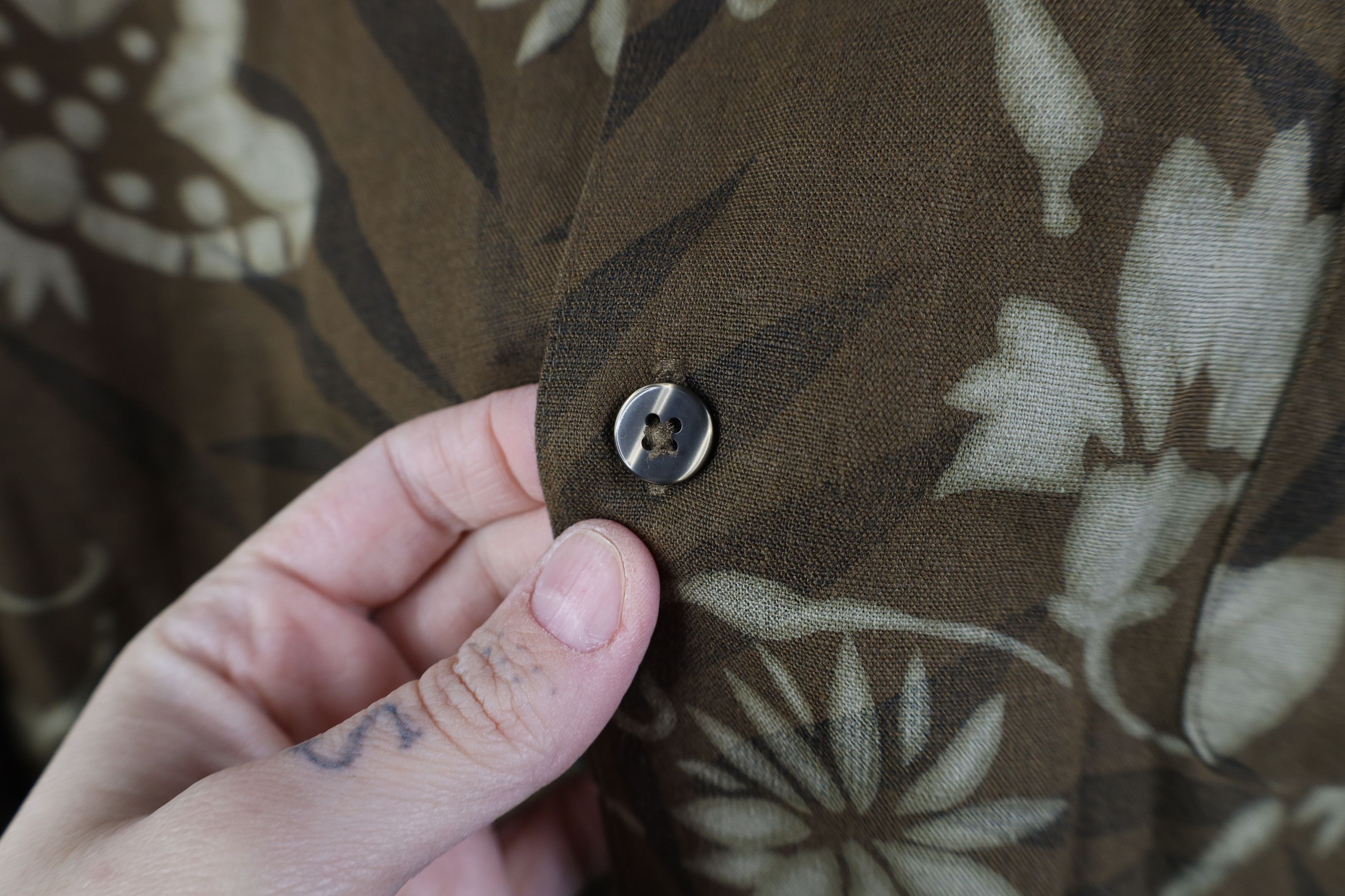 Vintage Vintage 90s Streetwear Flower Luau Hawaiian Button Shirt Size US XL / EU 56 / 4 - 5 Thumbnail