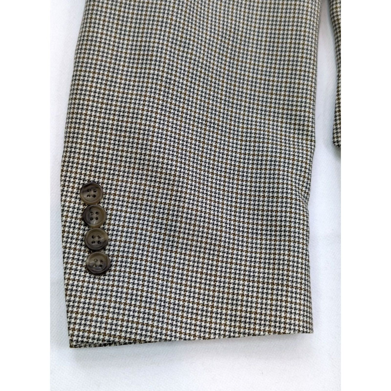 Jos. A. Bank Jos. A. Bank Gordon Signature Wool Blazer Jacket Men 42L Beige Houndstooth Wool Front Button Style Two-Button Single-Breasted Casual Business Mens Size 42R - 5 Thumbnail