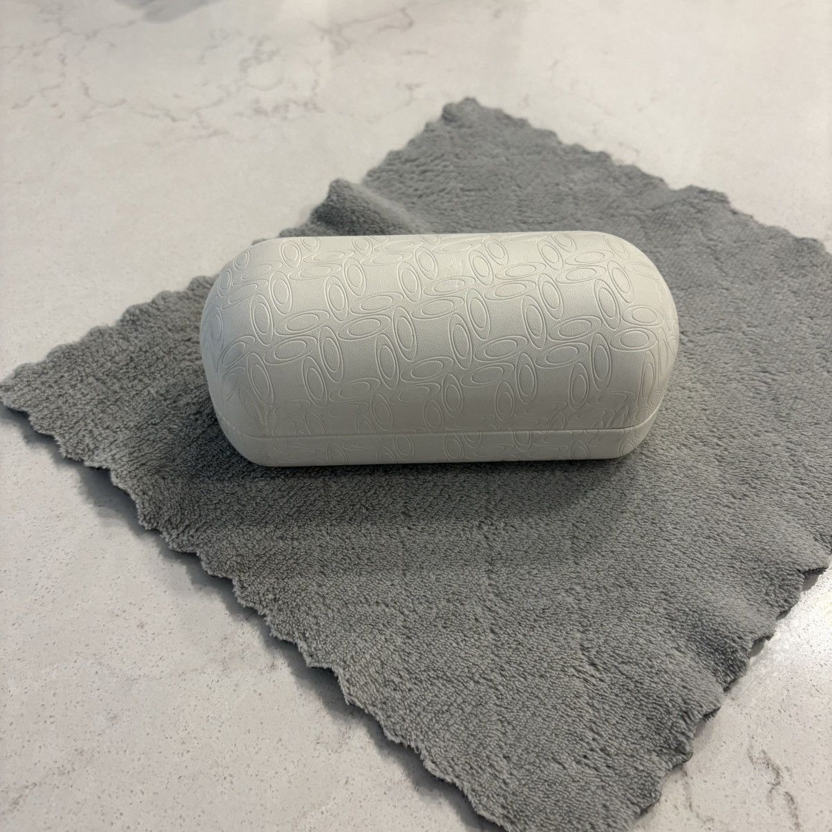 Oakley × Vintage Vintage Oakley White Eyewear Case with Monogram Logo Size ONE SIZE - 1 Thumbnail