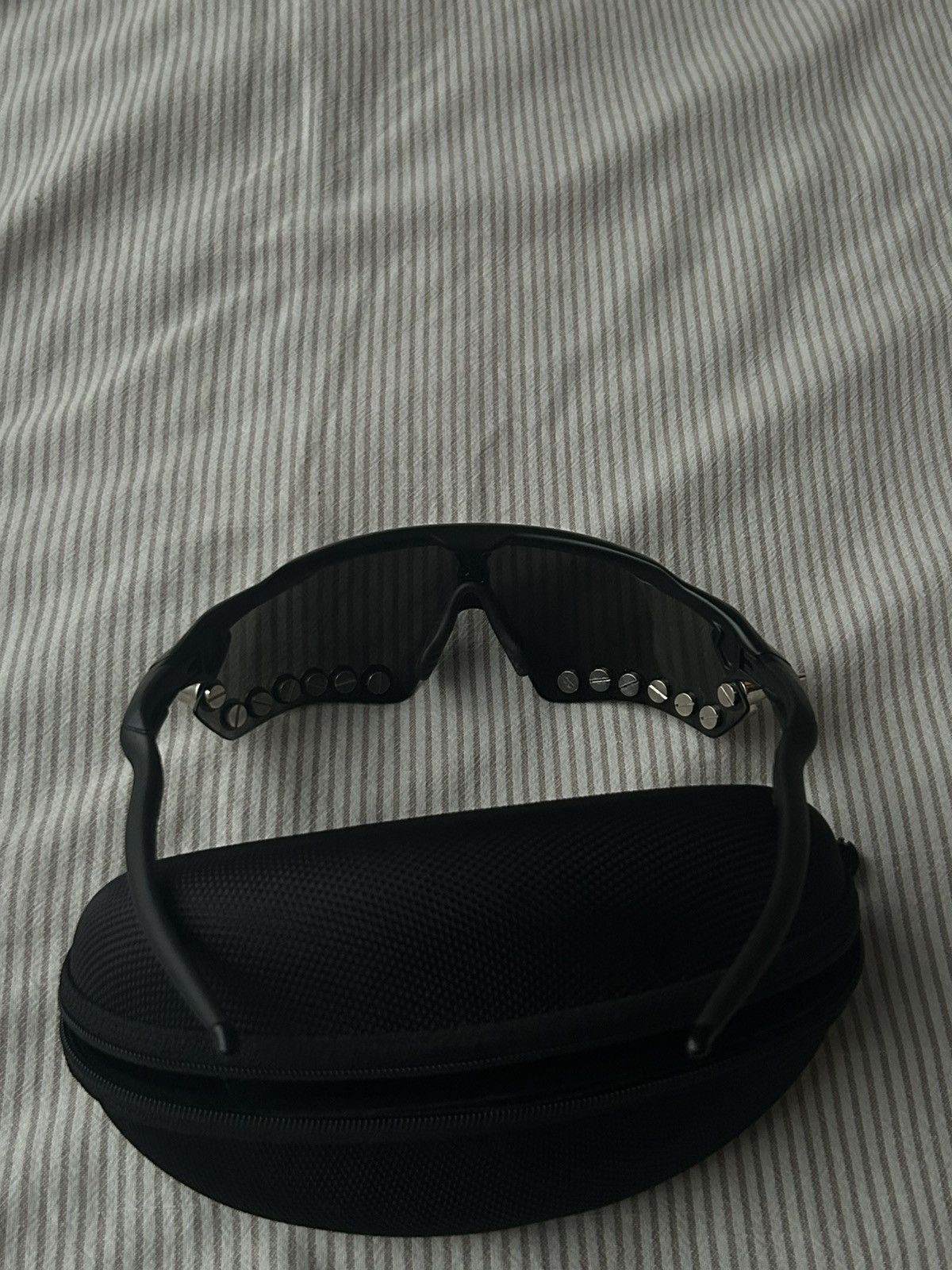 Oakley × Vetements Vetements x Oakley Runway 400 Spike Sunglasses Size ONE SIZE - 4 Thumbnail