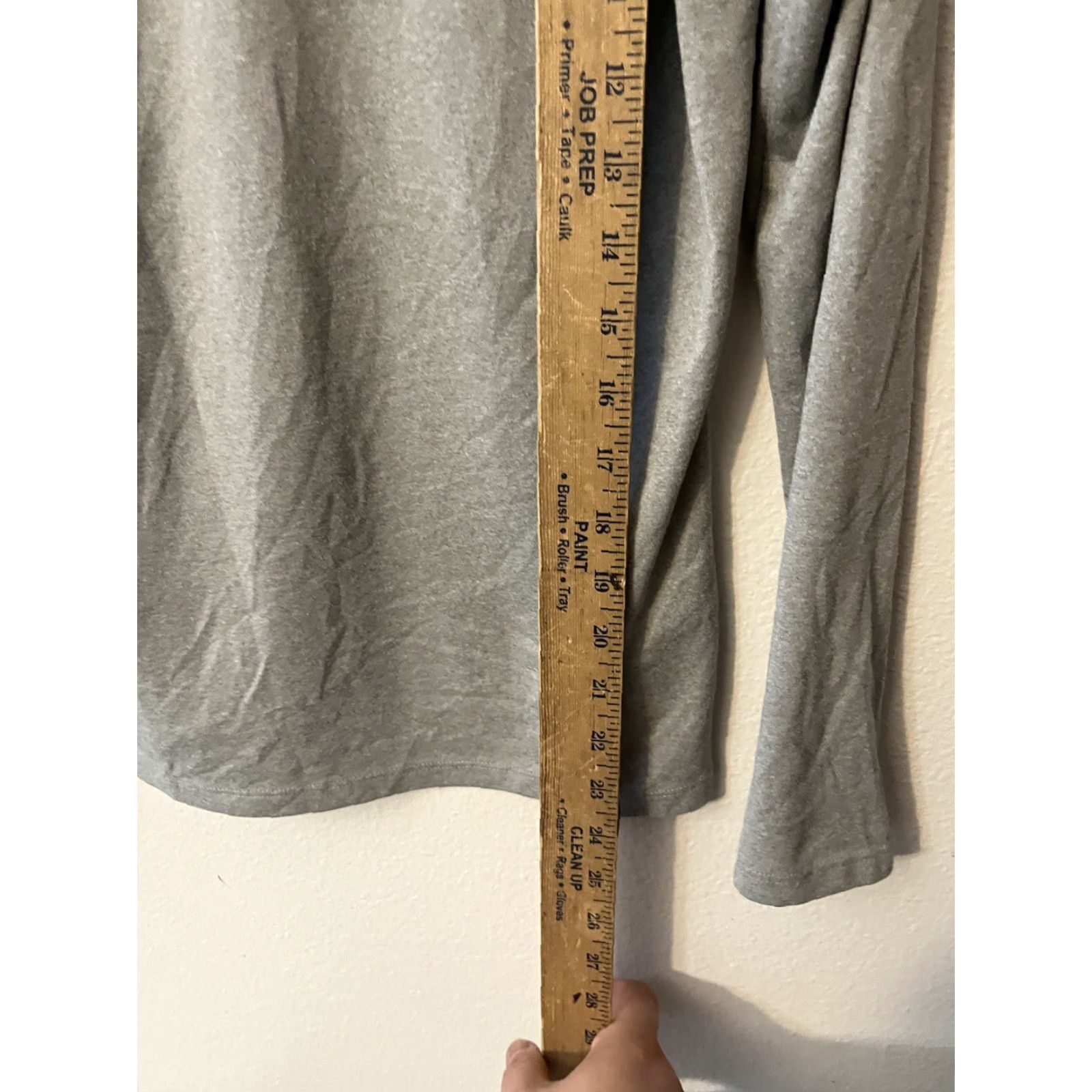 Under Armour Under Armour HeatGear Long Sleeve V-Neck Shirt Womens M Gray Shirt Size M / US 6-8 / IT 42-44 - 4 Thumbnail