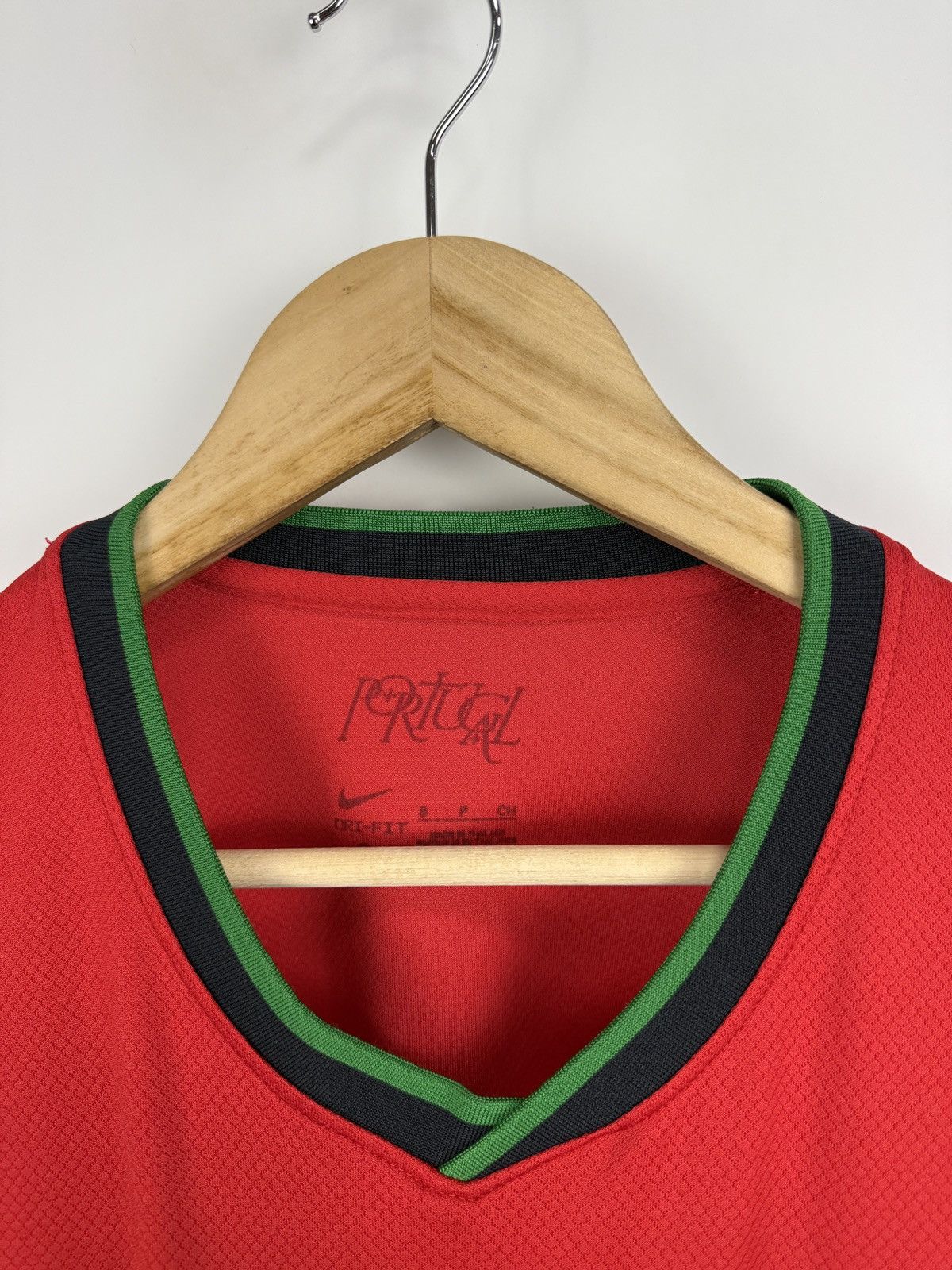 Nike 🇵🇹 Vintage 2024 Nike Portugal Soccer Home Jersey T-Shirt Y2K Size US S / EU 44-46 / 1 - 10 Thumbnail
