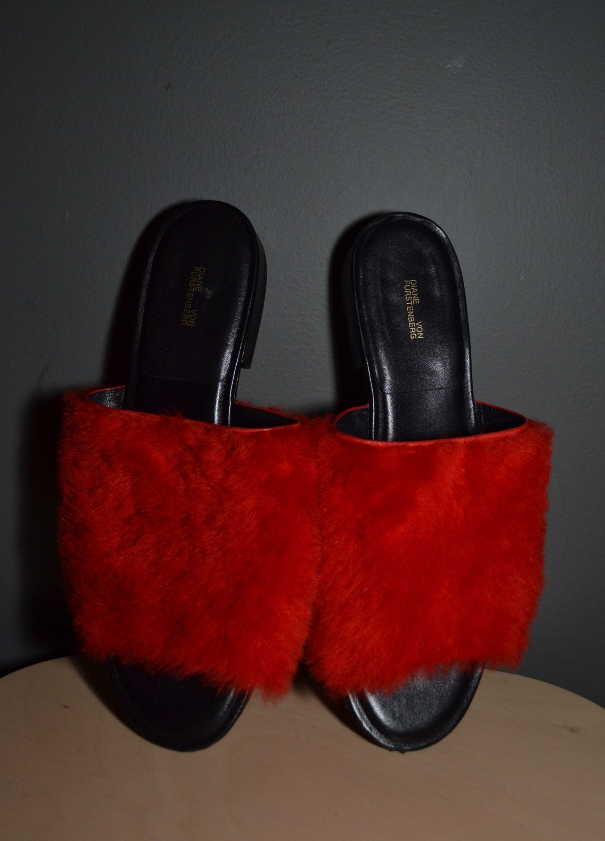 Diane von Furstenberg Diane Von Furstenberg Mules/Slides Red Fur Size 10 Size US 10 / IT 40 - 2 Thumbnail