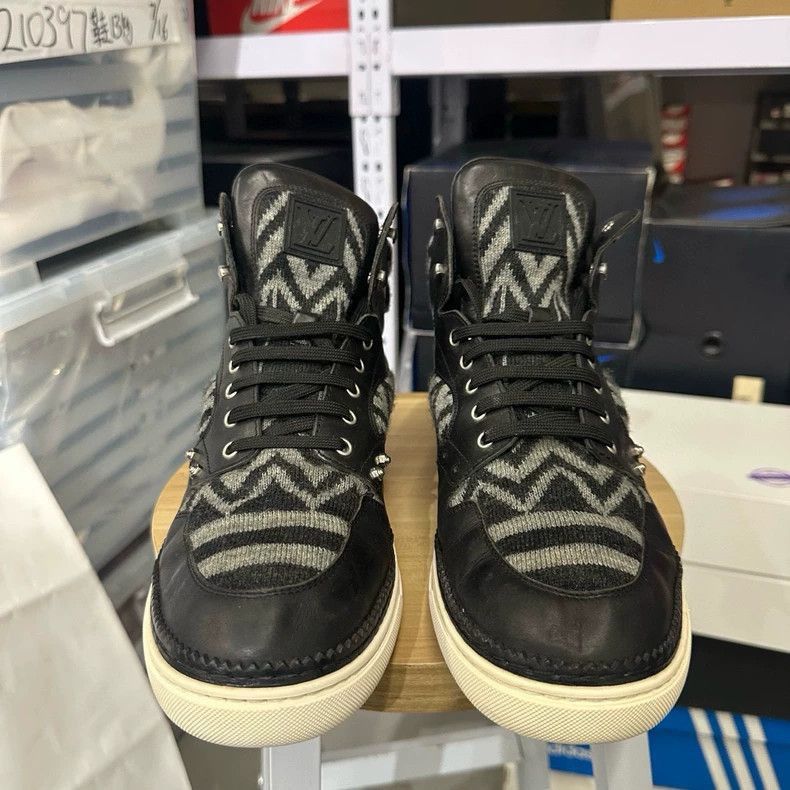 Louis Vuitton Louis Vuitton LV Sneaker Wool Material Size 42-2506 Size US 9 / EU 42 - 2 Thumbnail