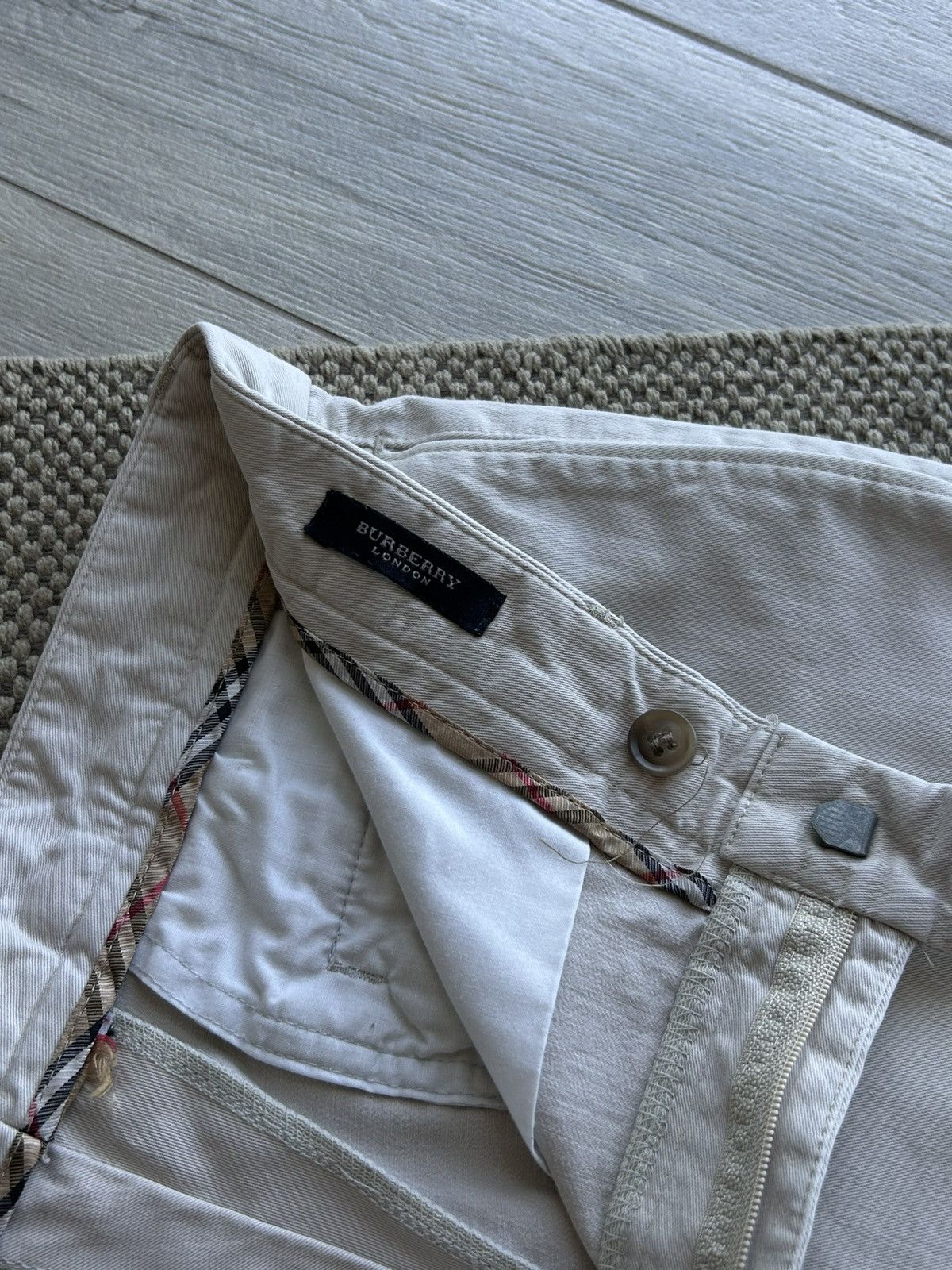 Burberry Burberry Chino Shorts Men’s Size: (32) Size US 30 / EU 46 - 4 Thumbnail