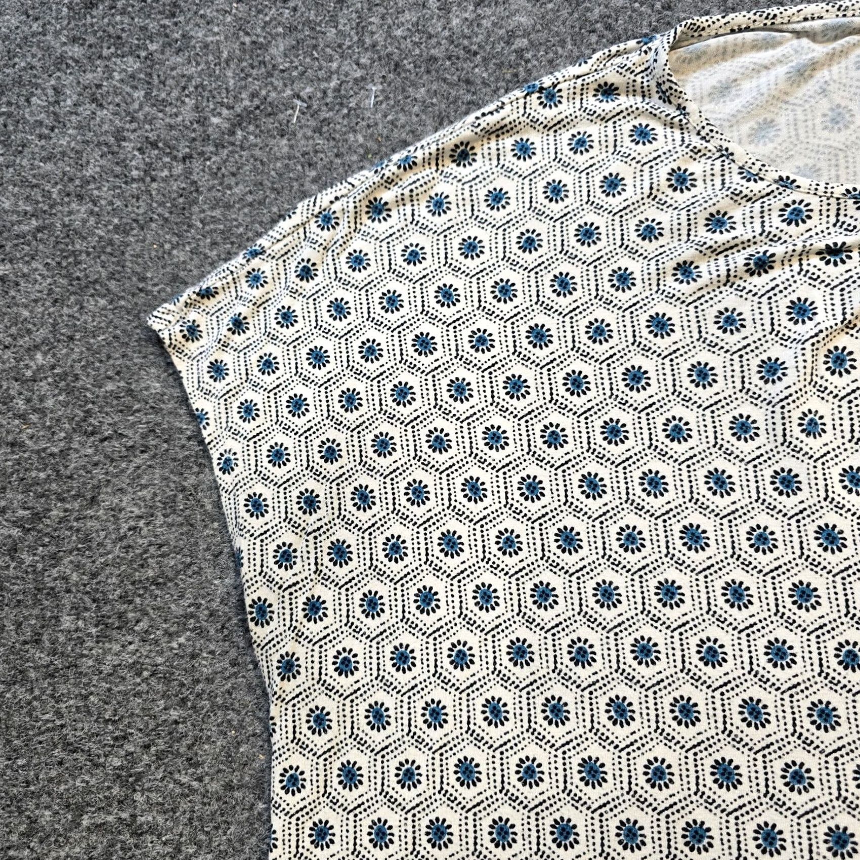 J. Jill J. Jill Wearever Top Shirt Womens Medium White Blue Geometric Stretchy Casual Shirt Size M / US 6-8 / IT 42-44 - 4 Thumbnail