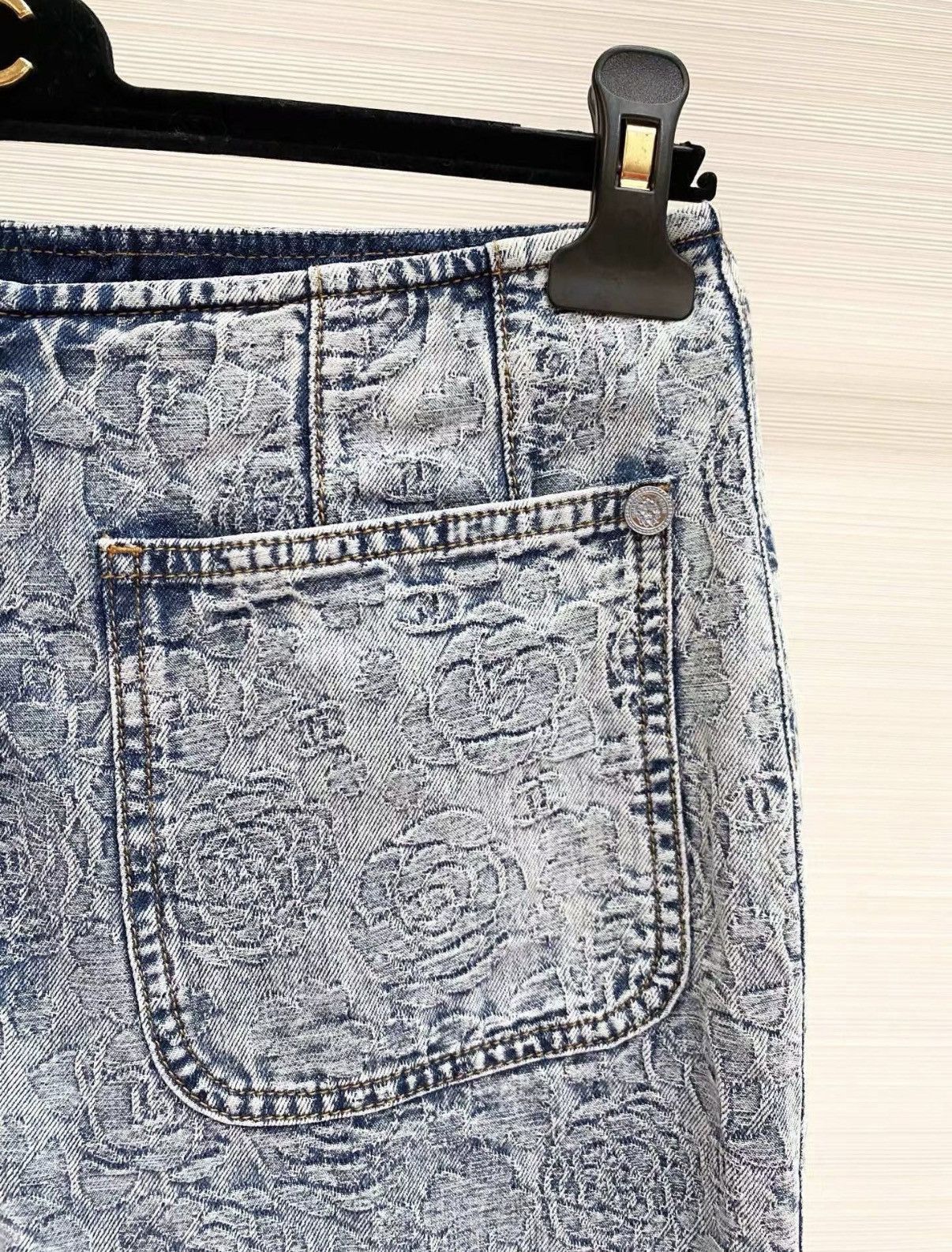 Chanel Chanel 23P Camellia & Logo Print Straight Jeans J33 Size 25" / US 0 / IT 36 - 5 Thumbnail